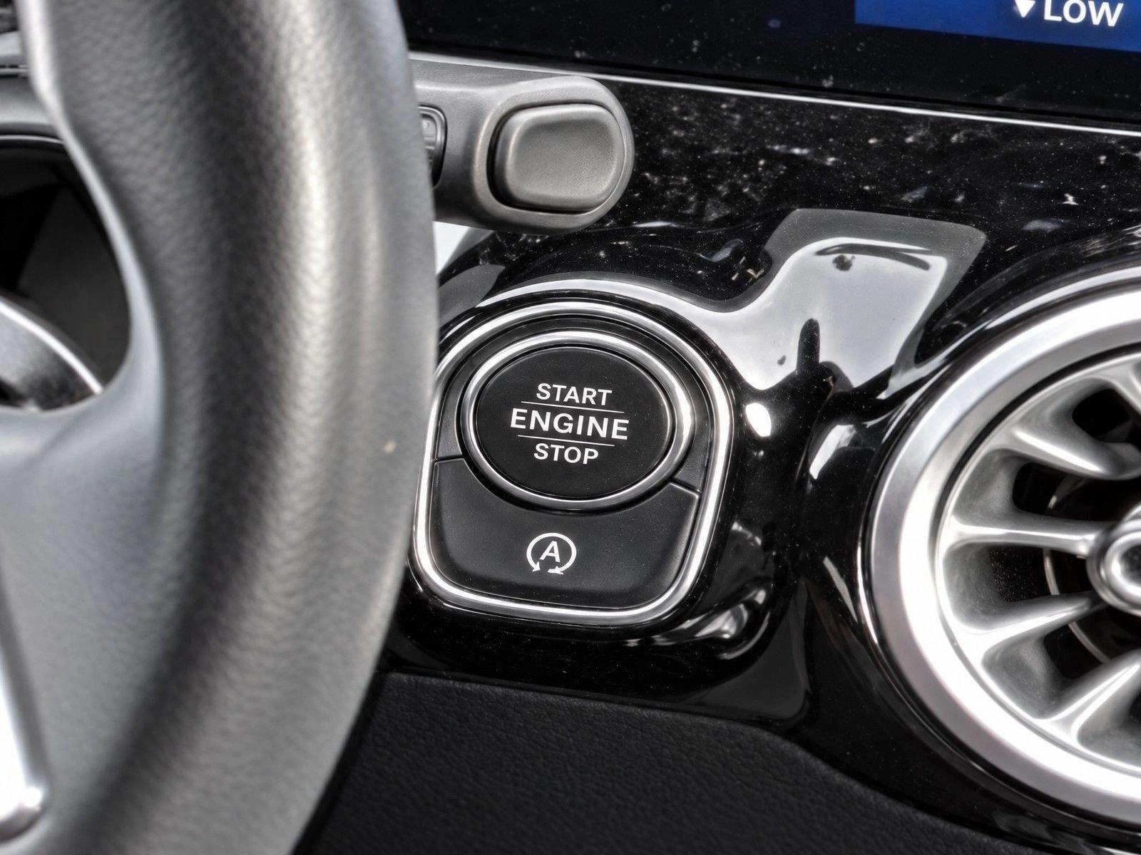 Used 2025 Night Black Mercedes-Benz GLA 250 image 22
