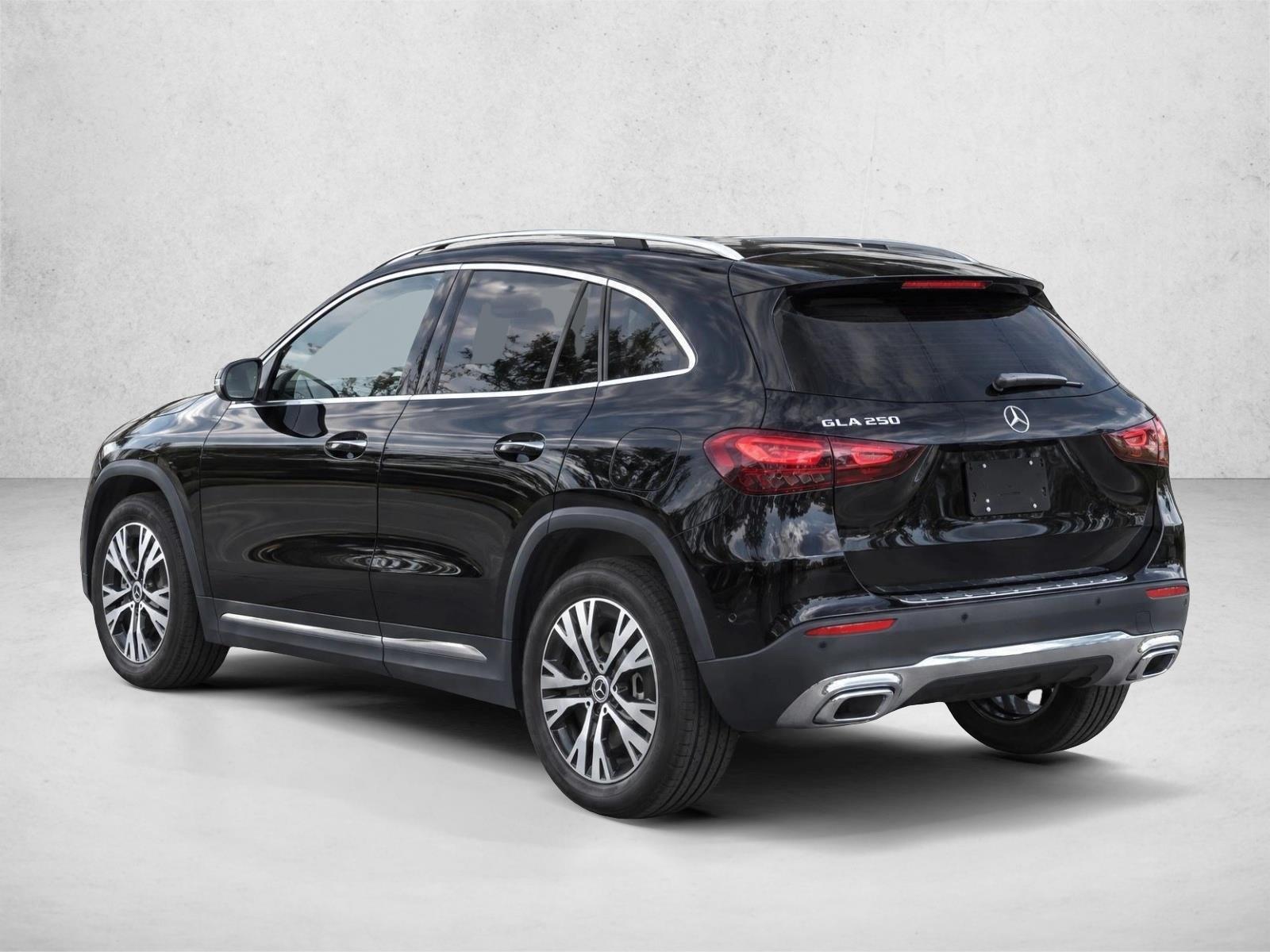 Used 2025 Night Black Mercedes-Benz GLA 250 image 5