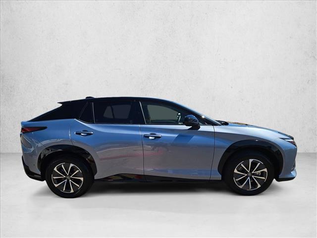 View vehicle photo 4