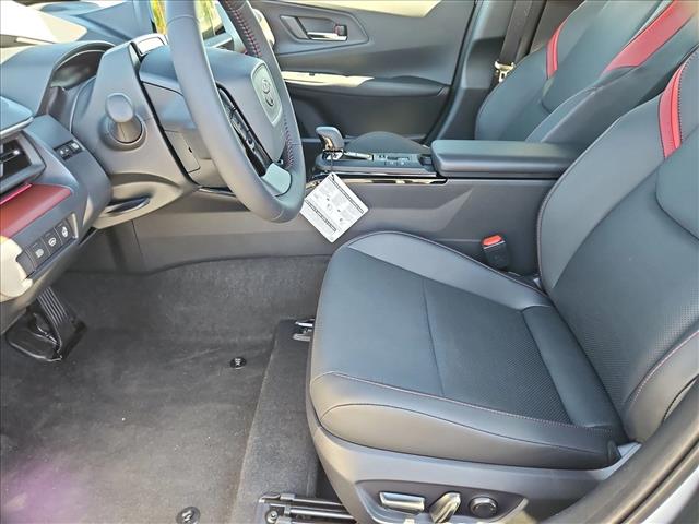 View vehicle photo 4