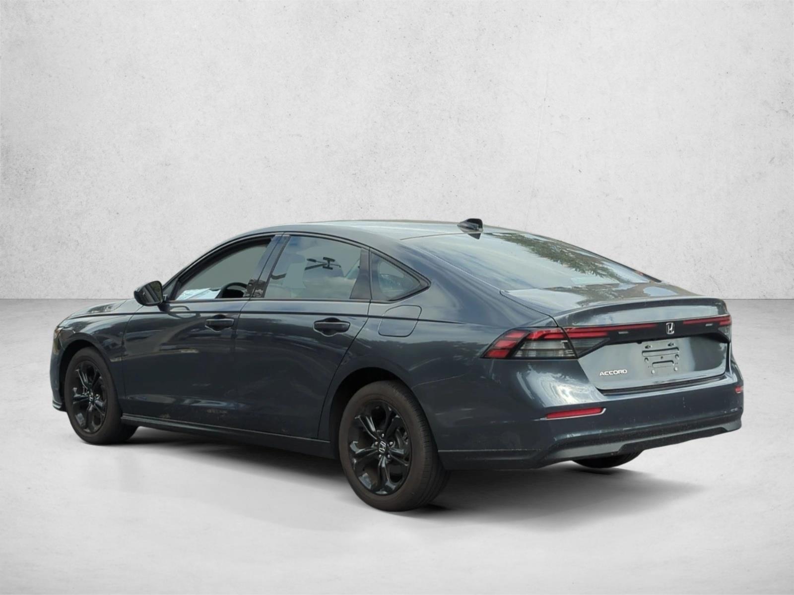 Used 2025 Meteorite Gray Met Honda SE image 7