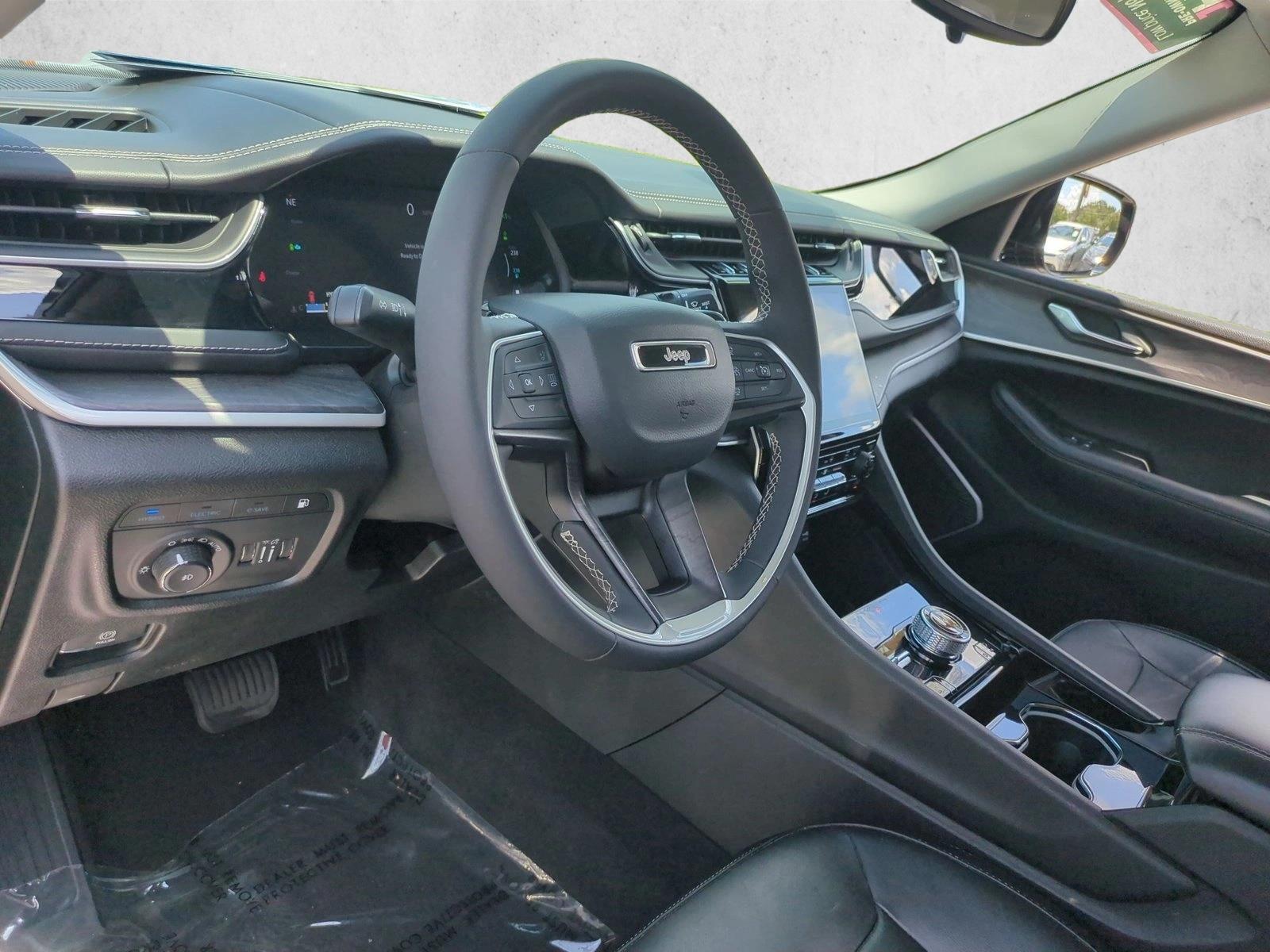 Used 2022 Diamond Black Crystal Pearlcoat Jeep  image 10