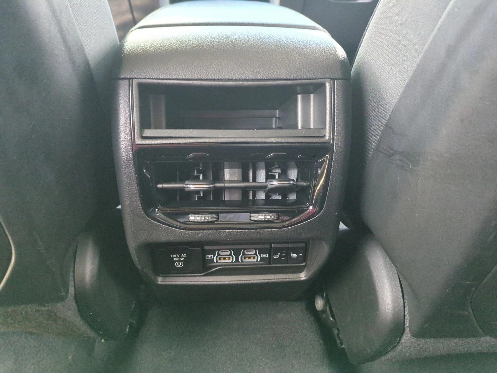Used 2022 Diamond Black Crystal Pearlcoat Jeep  image 18