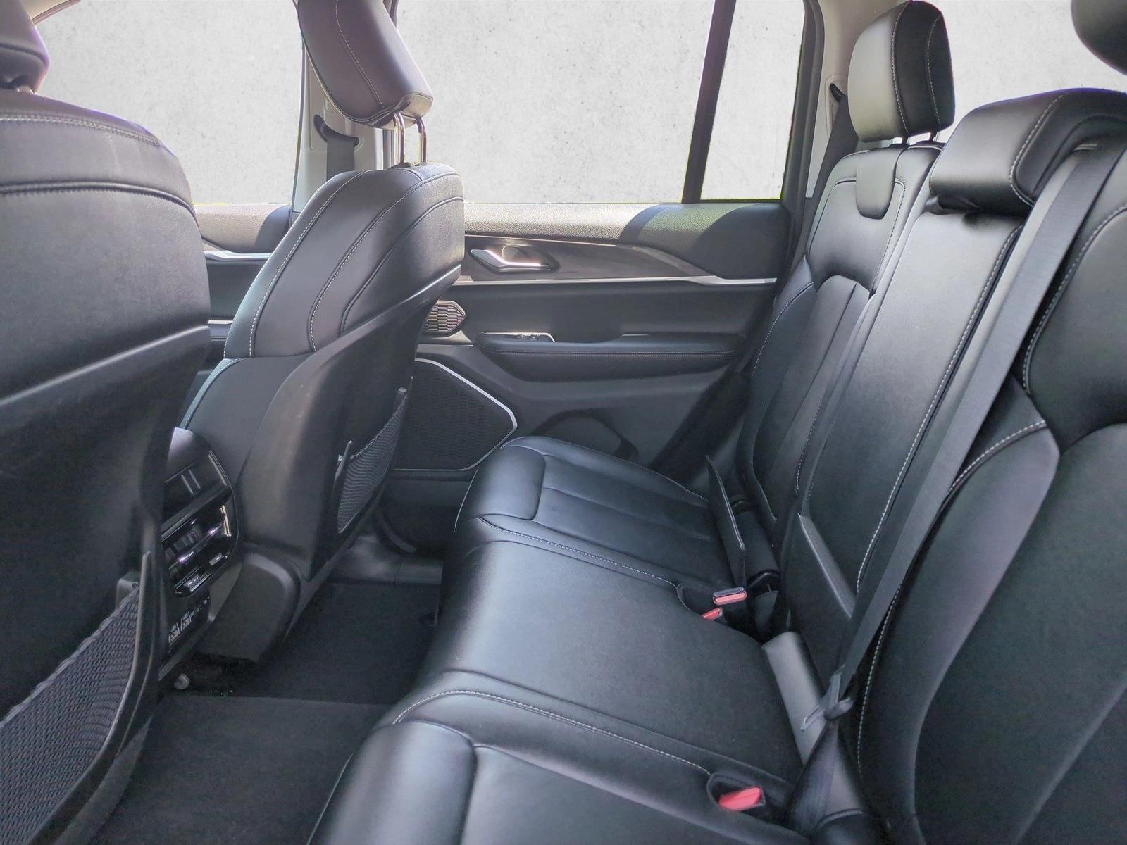 Used 2022 Diamond Black Crystal Pearlcoat Jeep  image 20