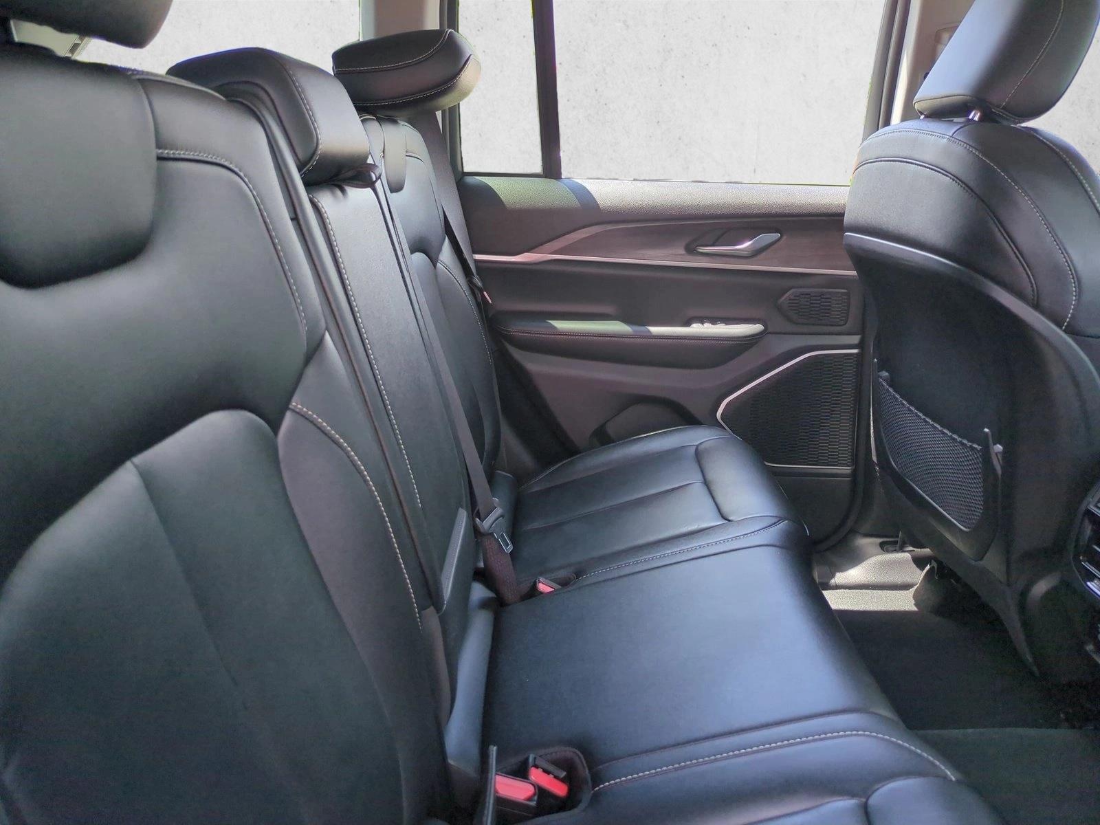 Used 2022 Diamond Black Crystal Pearlcoat Jeep  image 21