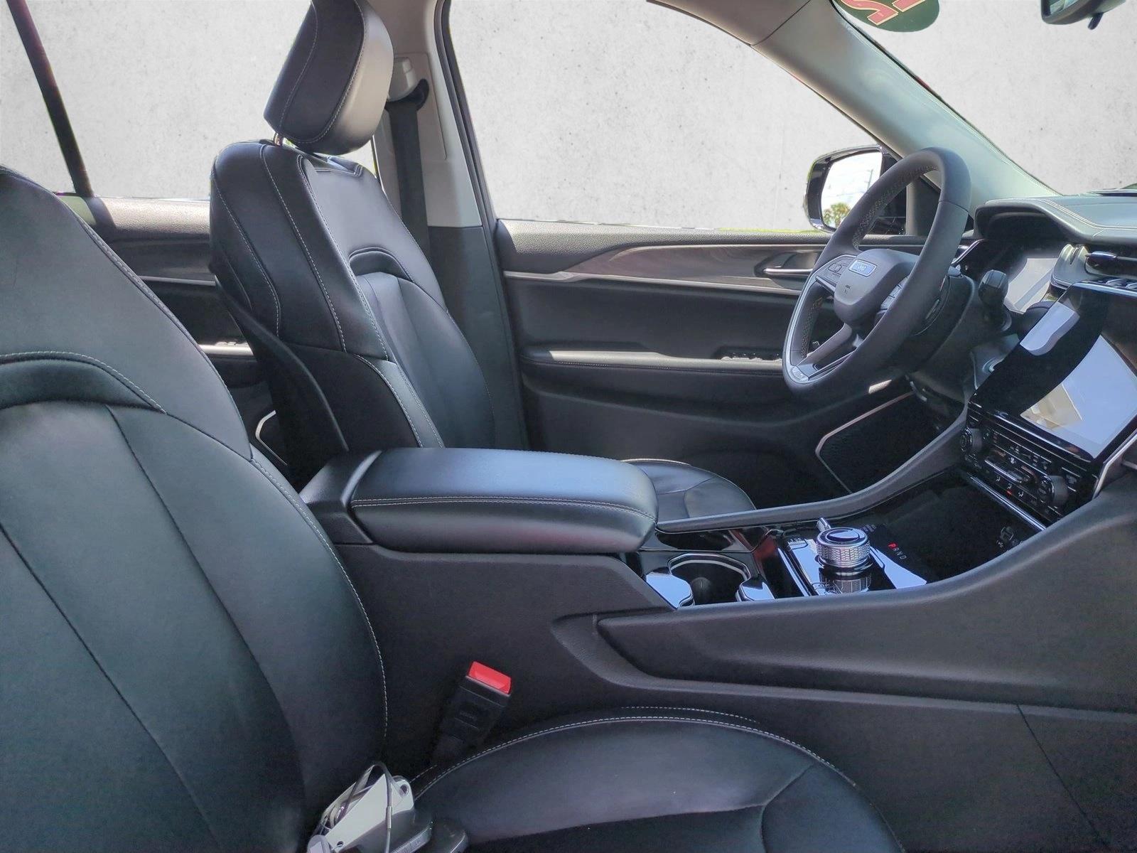 Used 2022 Diamond Black Crystal Pearlcoat Jeep  image 22