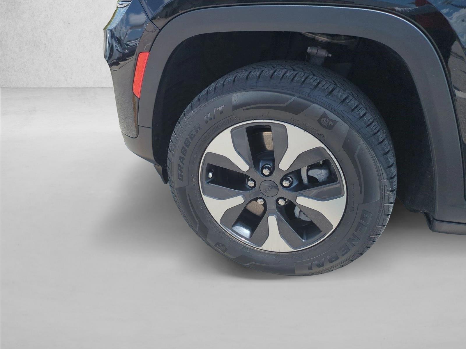 Used 2022 Diamond Black Crystal Pearlcoat Jeep  image 25