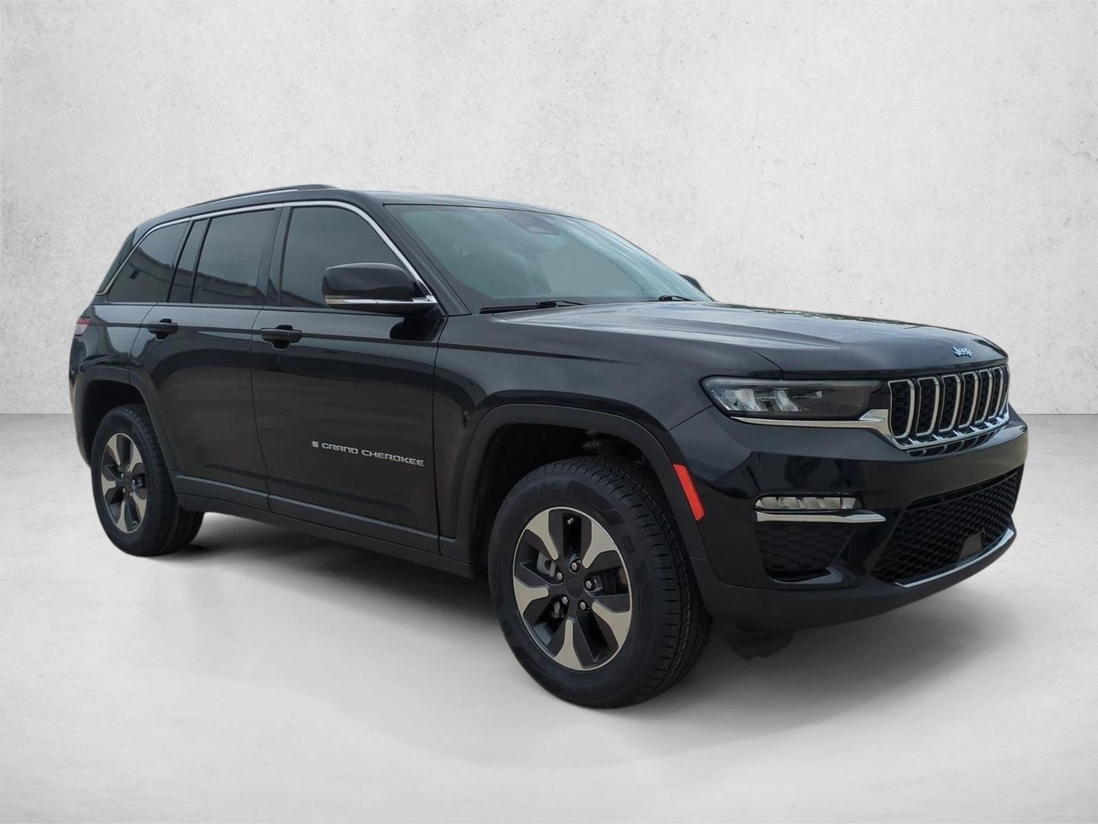 Used 2022 Diamond Black Crystal Pearlcoat Jeep  image 3