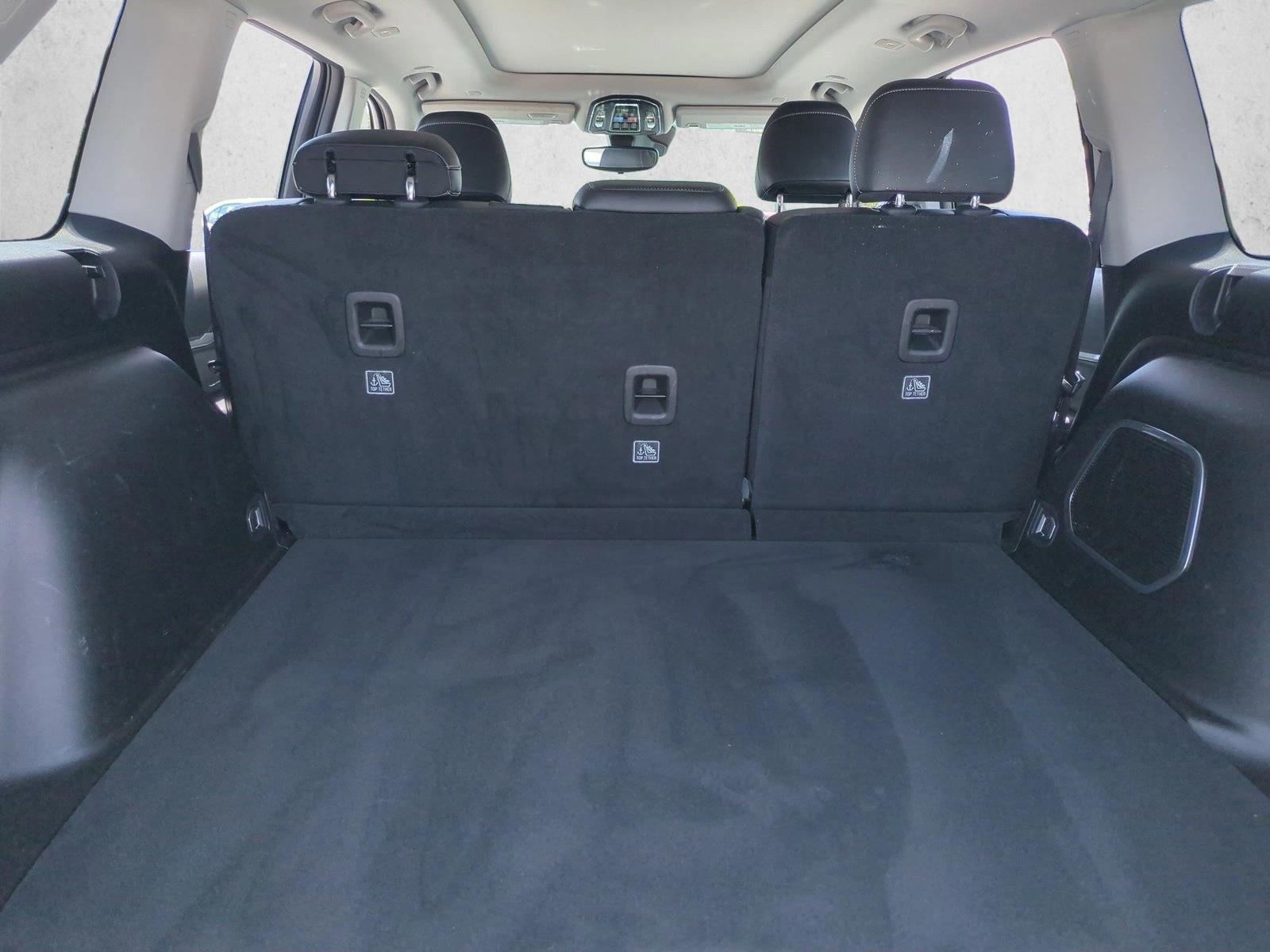 Used 2022 Diamond Black Crystal Pearlcoat Jeep  image 6