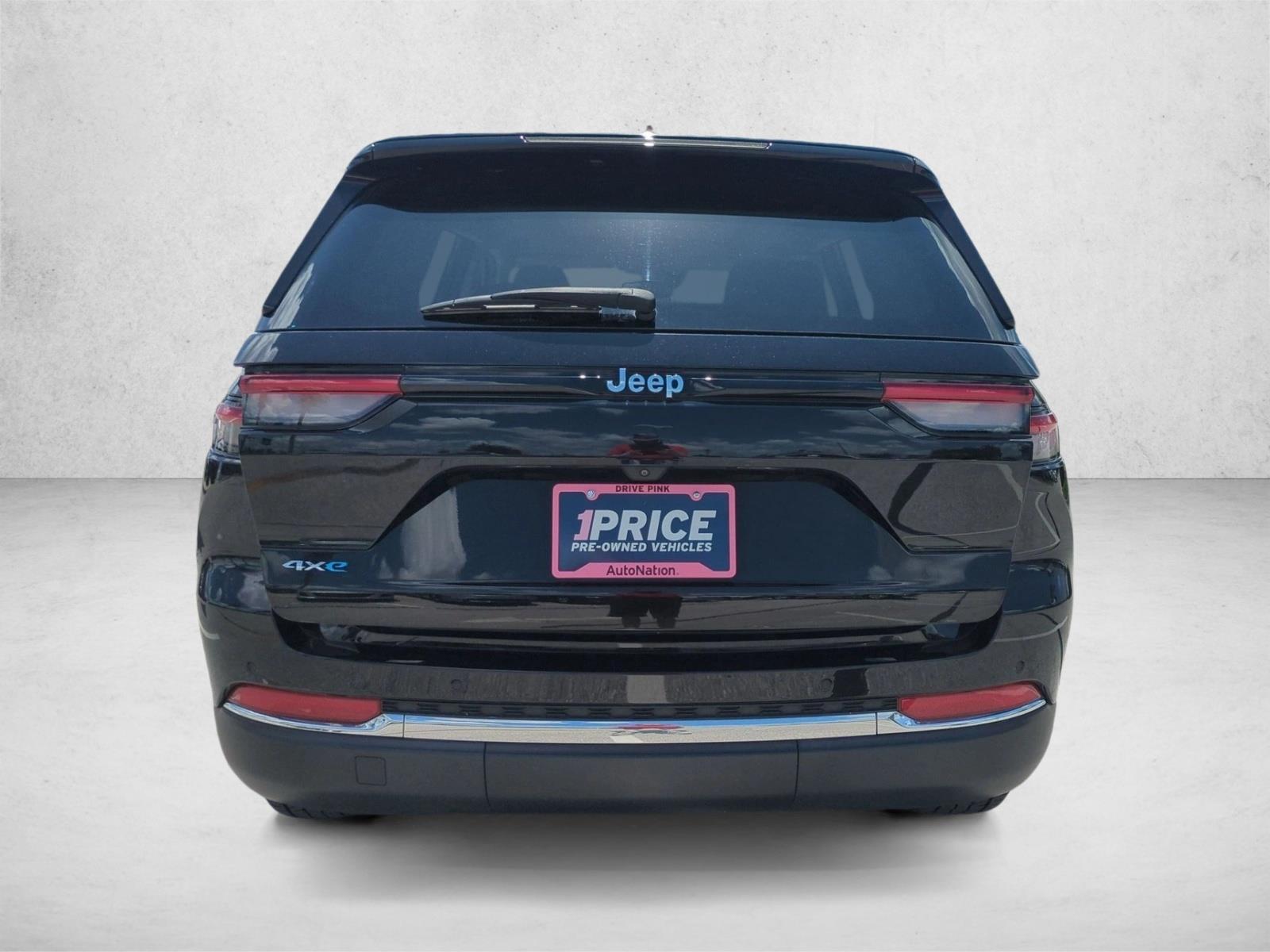 Used 2022 Diamond Black Crystal Pearlcoat Jeep  image 7