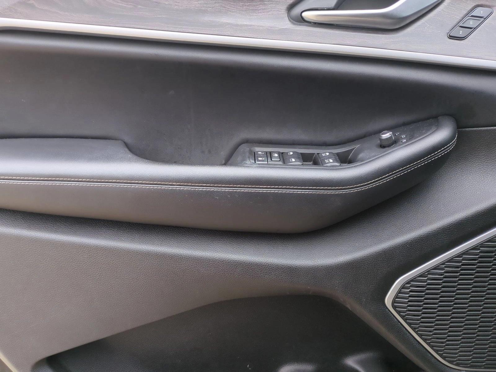 Used 2022 Diamond Black Crystal Pearlcoat Jeep  image 9