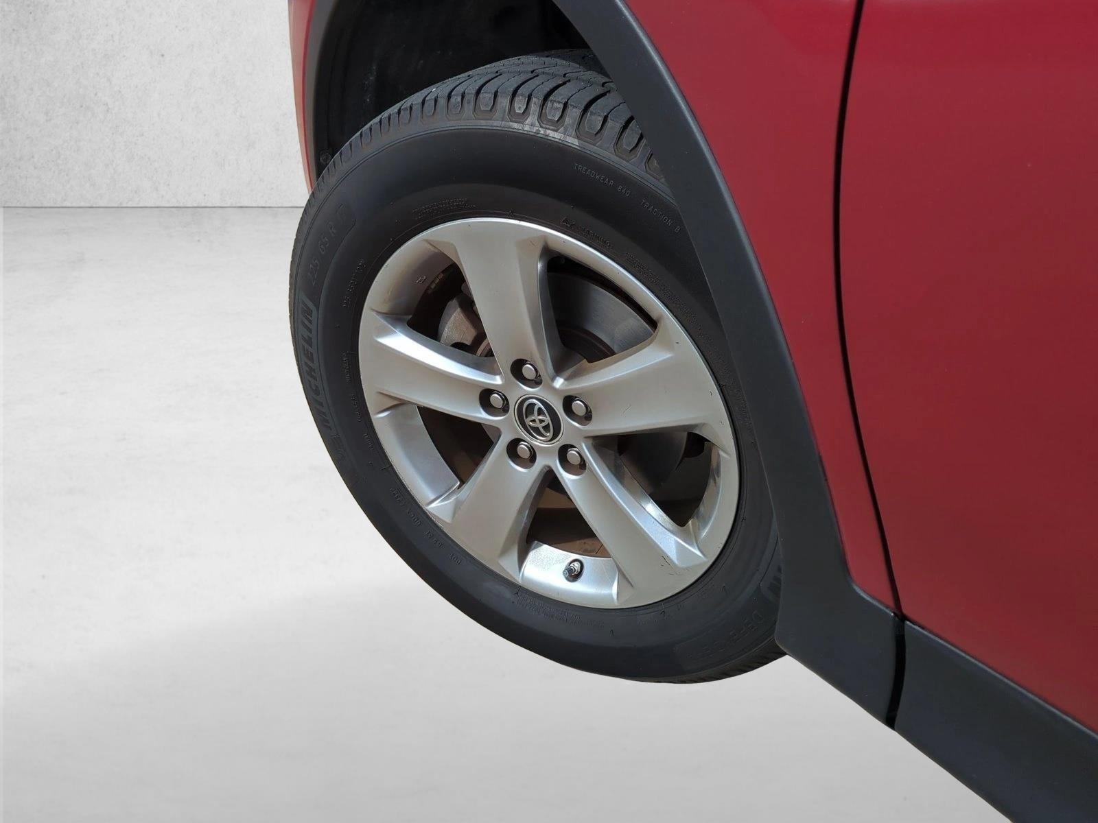 Used 2015 Barcelona Red Metallic Toyota XLE image 10