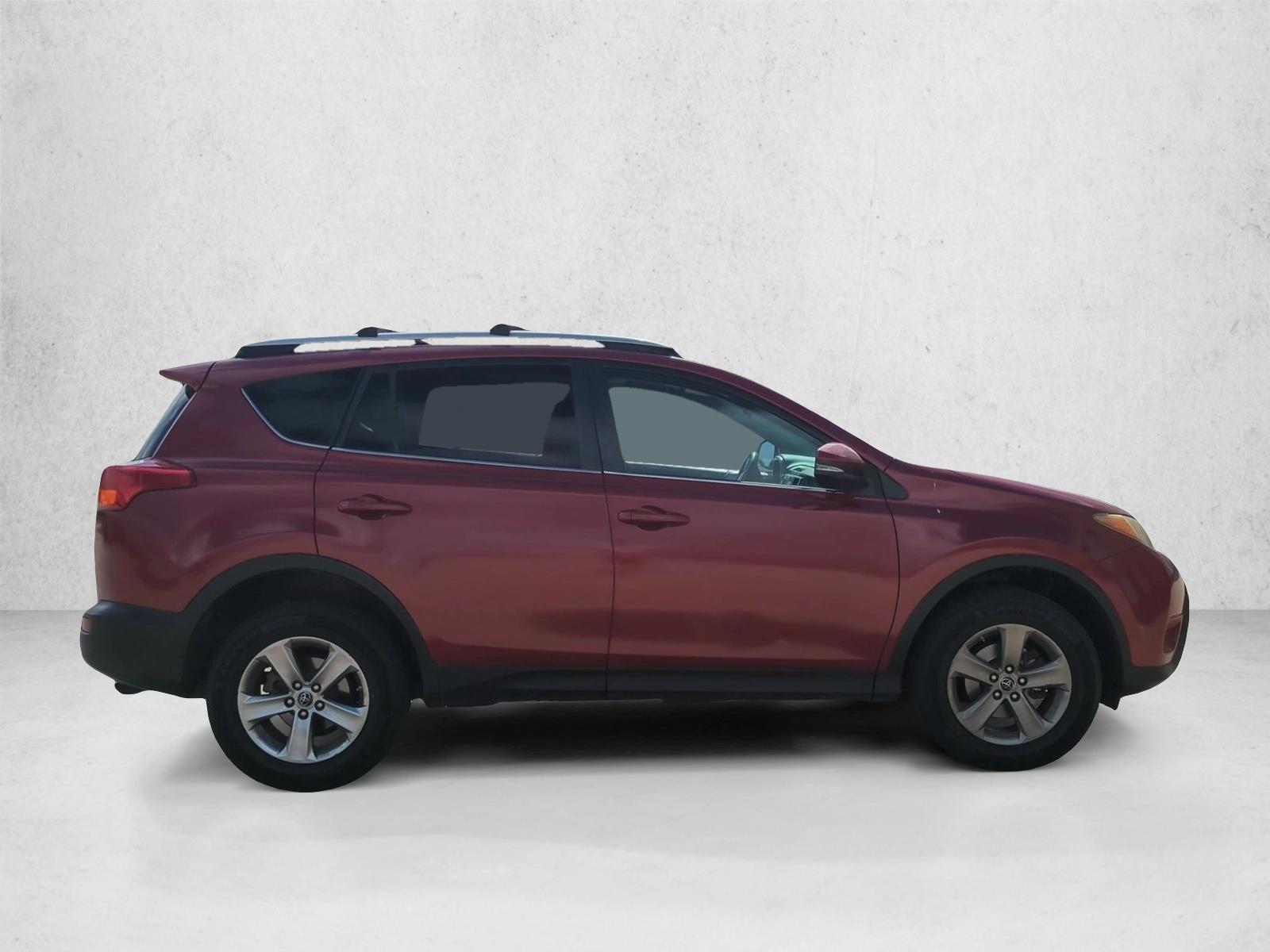 Used 2015 Barcelona Red Metallic Toyota XLE image 4