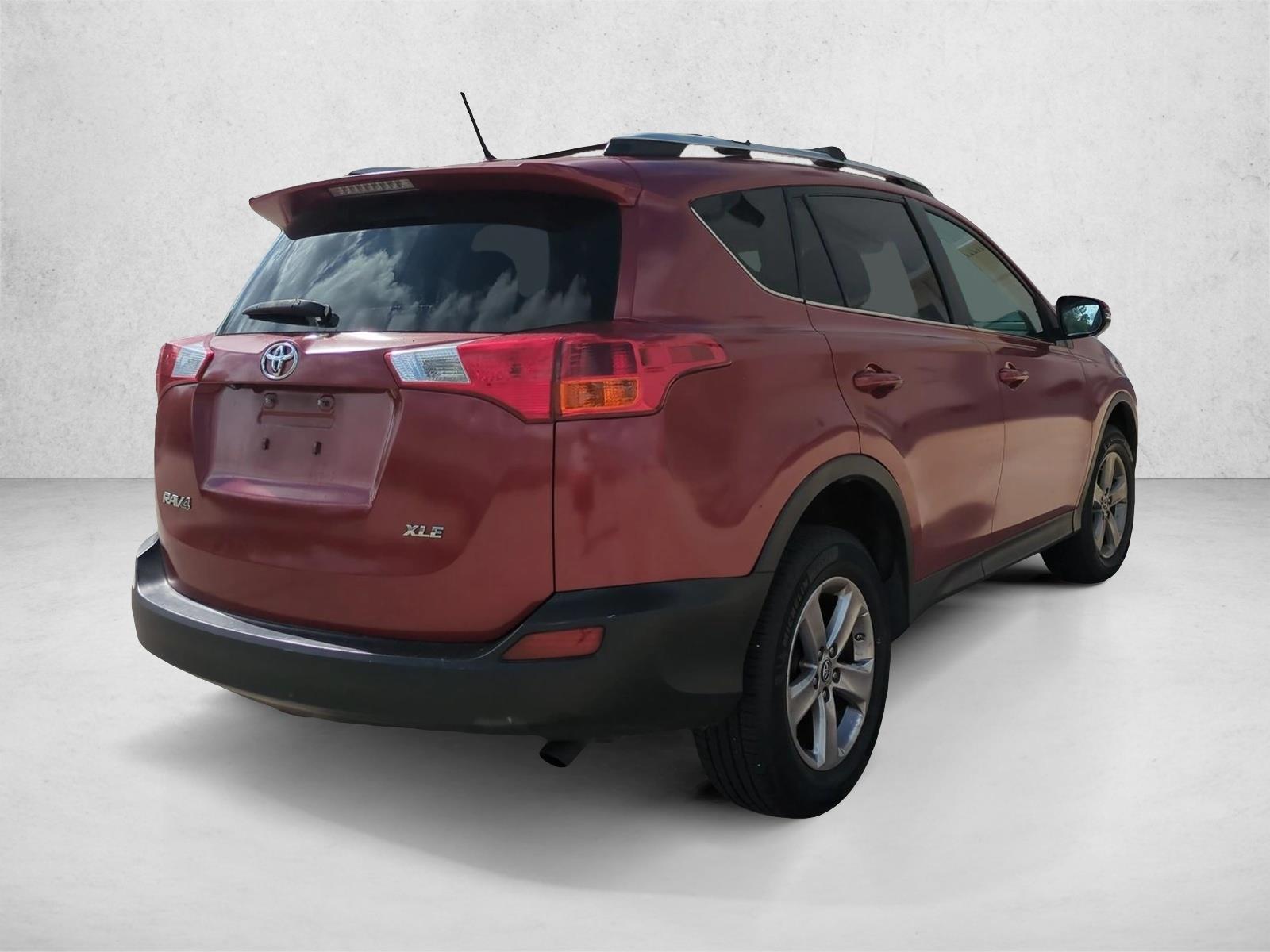 Used 2015 Barcelona Red Metallic Toyota XLE image 5