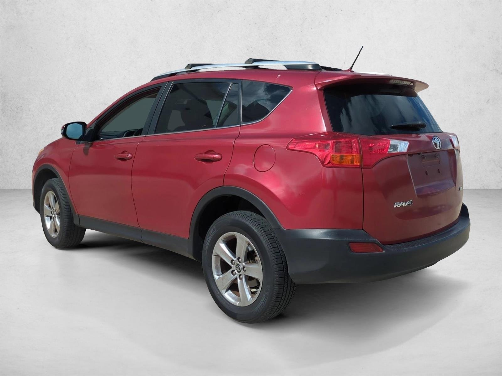 Used 2015 Barcelona Red Metallic Toyota XLE image 7