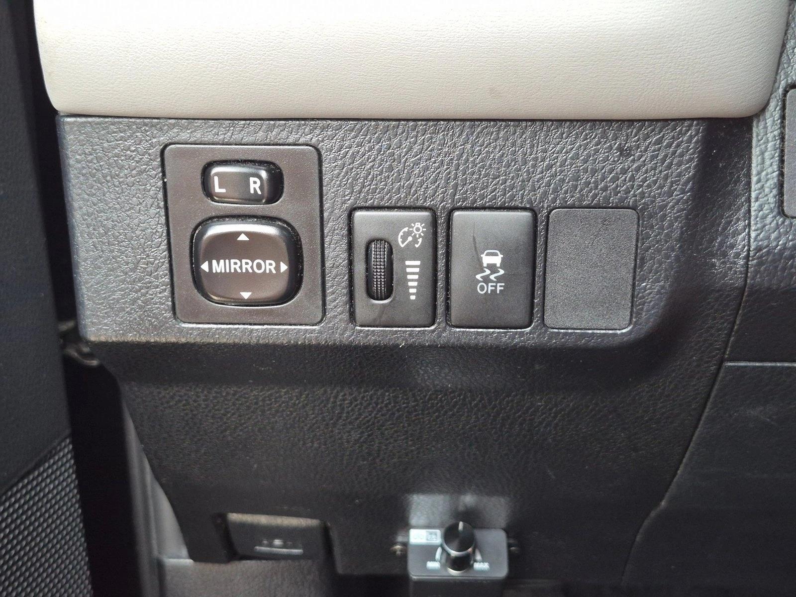 Used 2013 Black Toyota XLE image 11