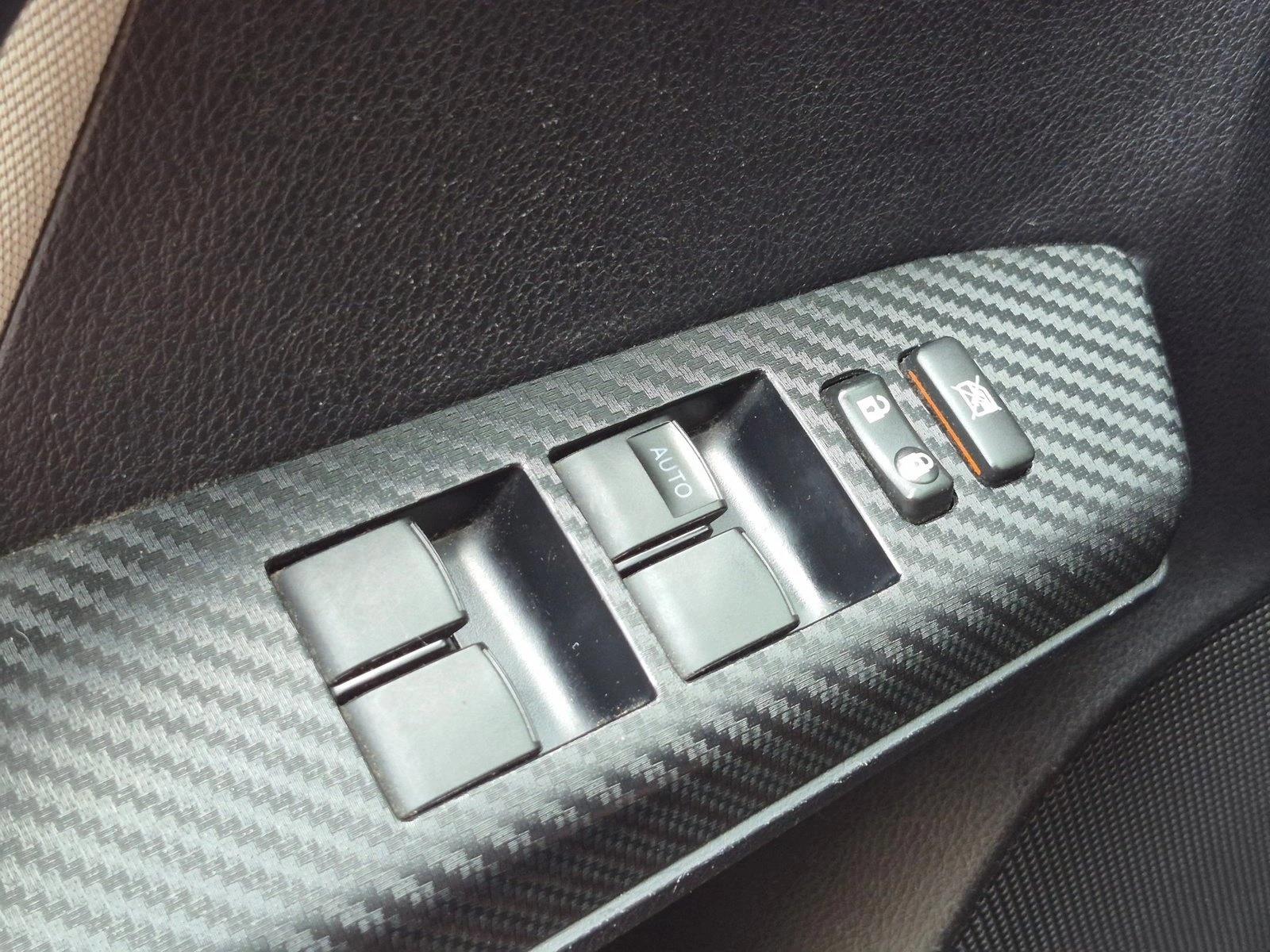 Used 2013 Black Toyota XLE image 12