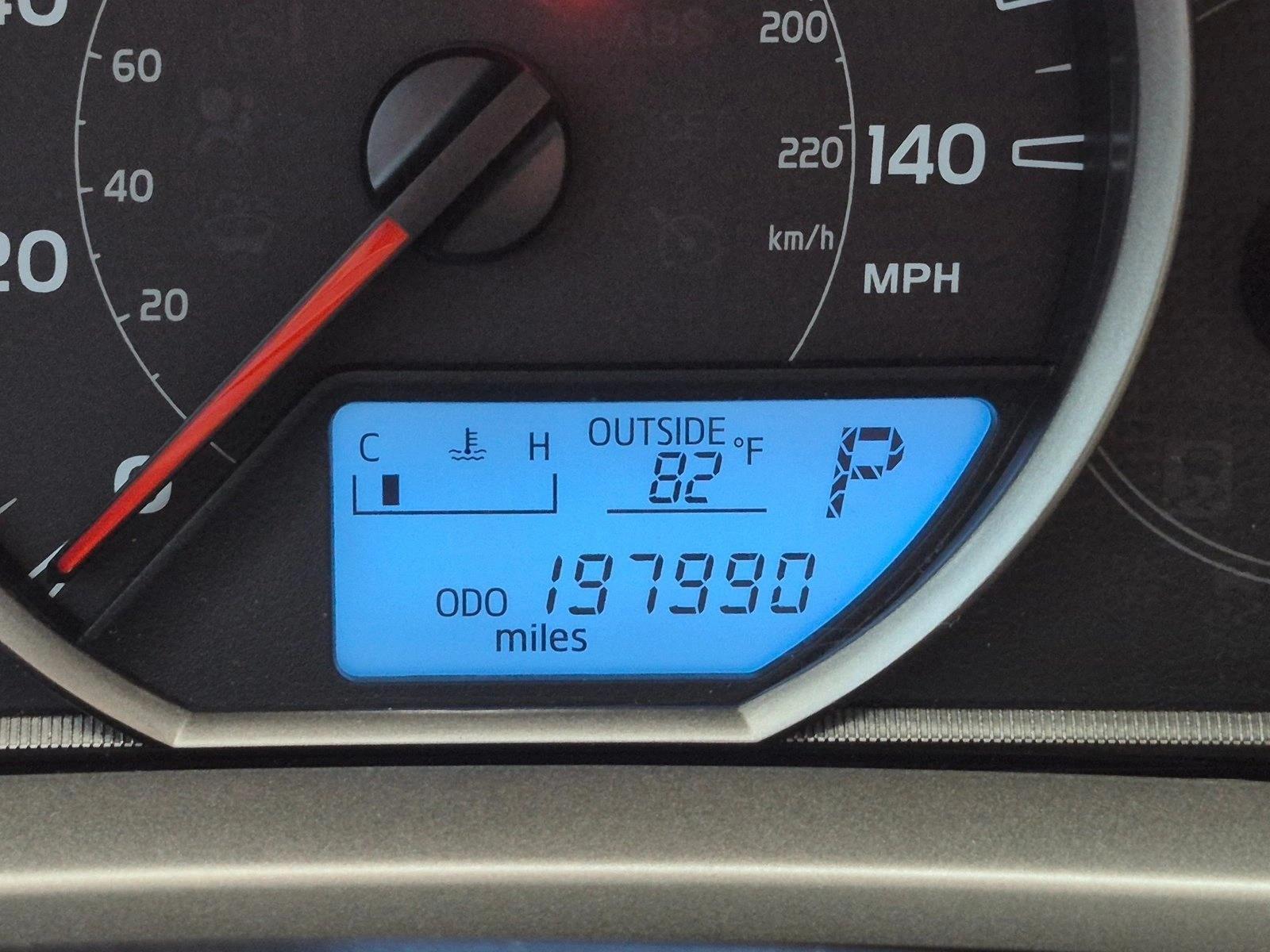 Used 2013 Black Toyota XLE image 3
