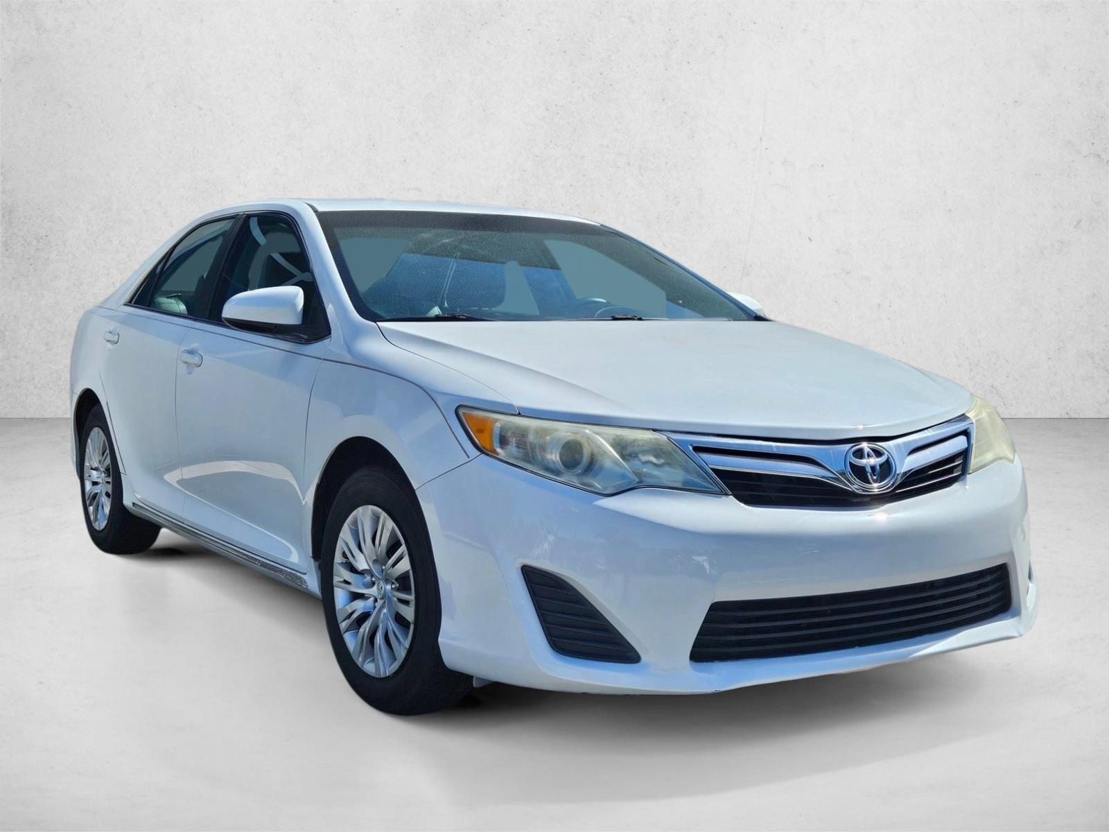 Used 2013 Super White Toyota LE image 3