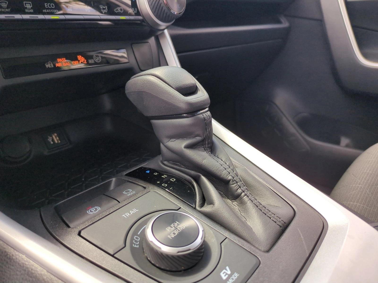 Used 2024 Ice Cap Toyota Hybrid XLE image 12