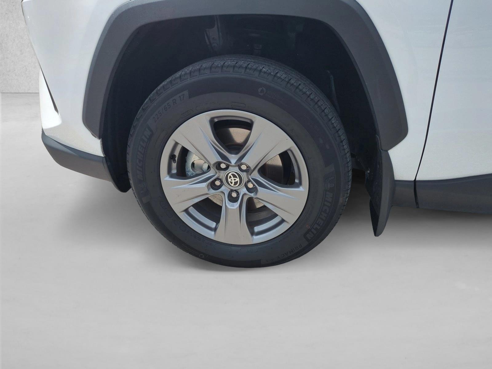 Used 2024 Ice Cap Toyota Hybrid XLE image 24