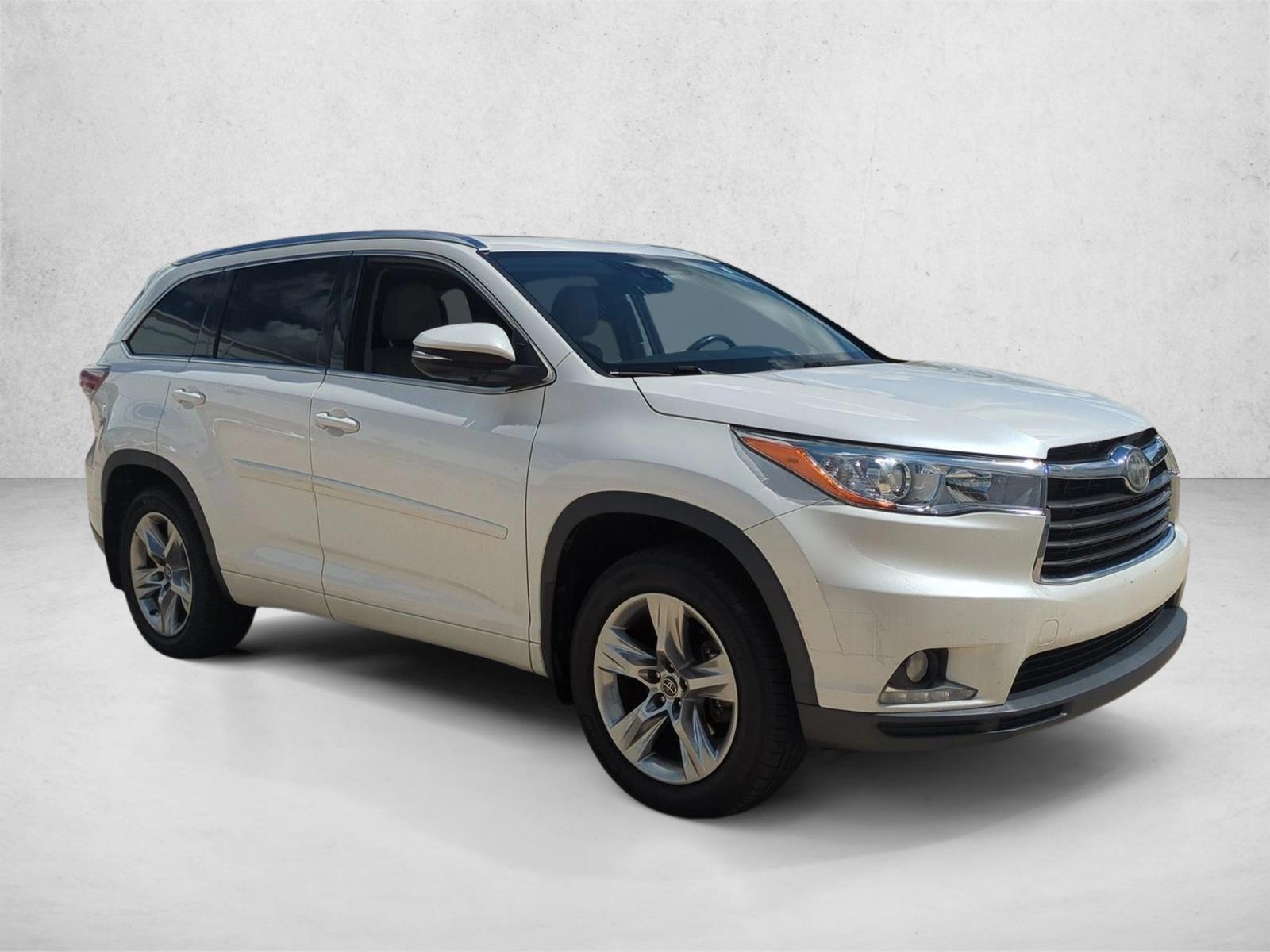Used 2016 Blizzard Pearl Toyota Limited Platinum image 3