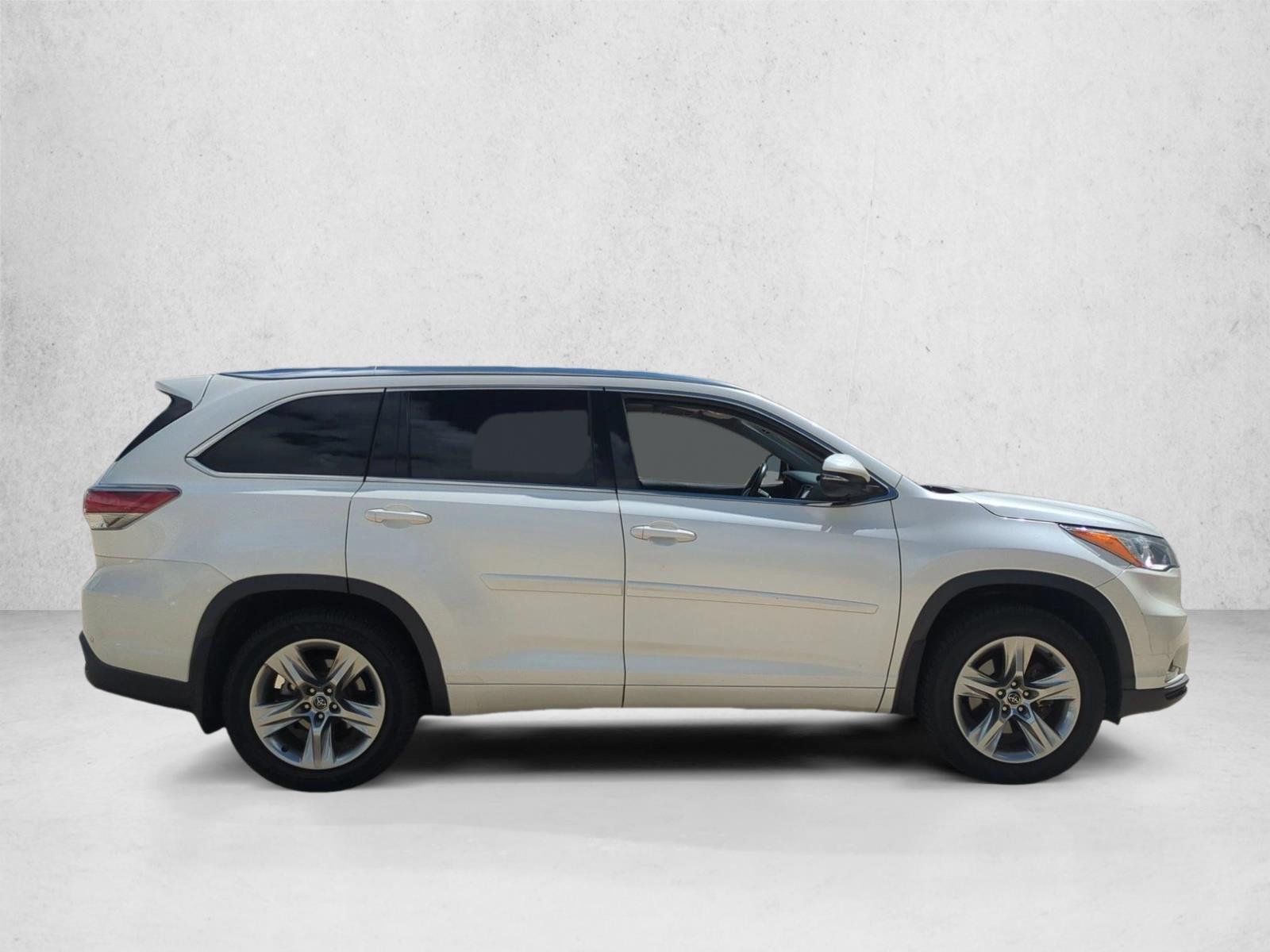 Used 2016 Blizzard Pearl Toyota Limited Platinum image 4