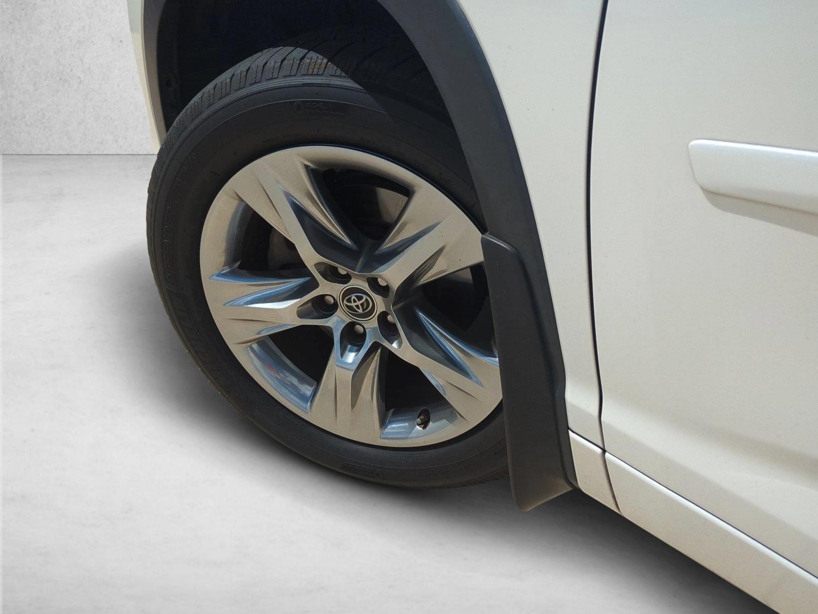 Used 2016 Blizzard Pearl Toyota Limited Platinum image 8