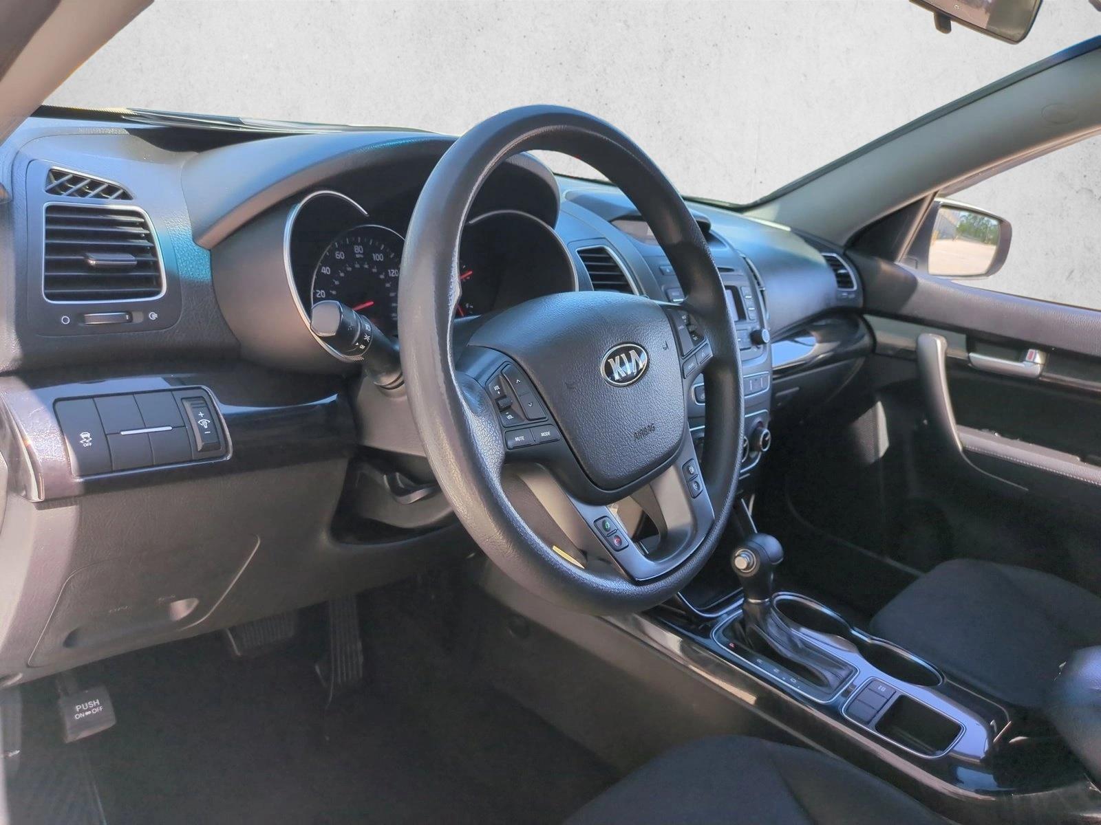 Used 2015 Snow White Pearl Kia LX image 10