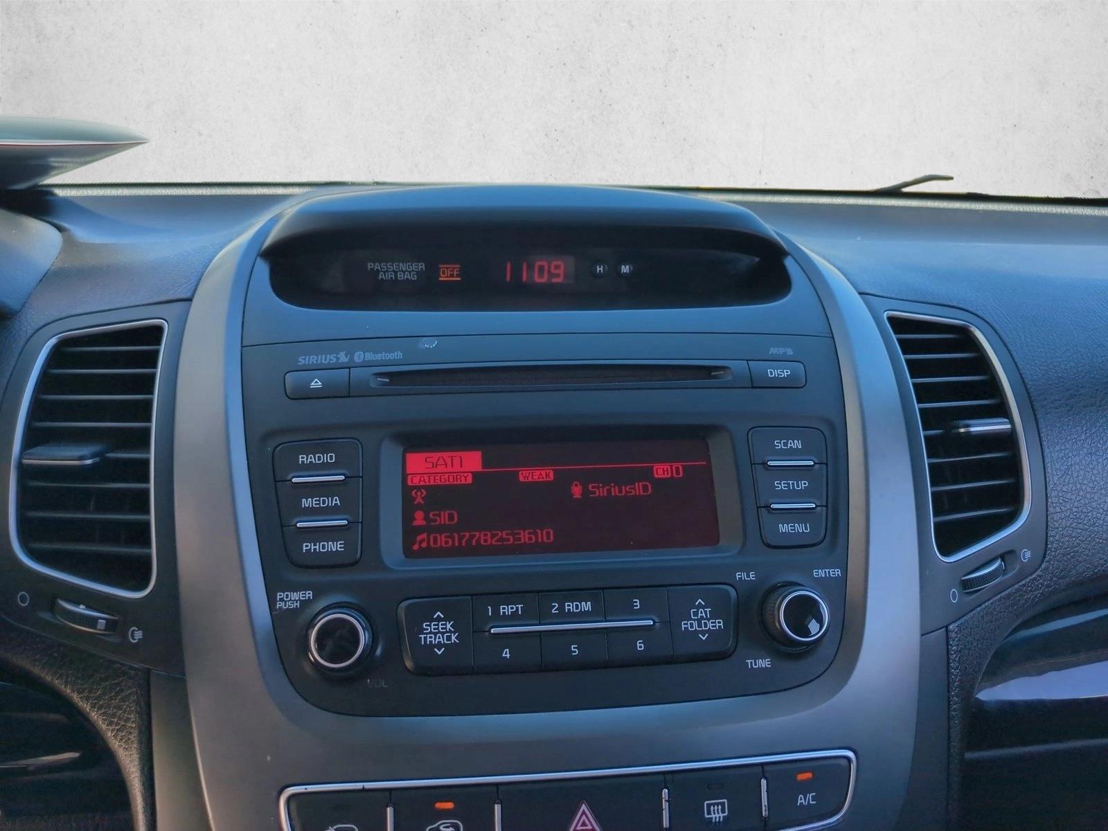 Used 2015 Snow White Pearl Kia LX image 13