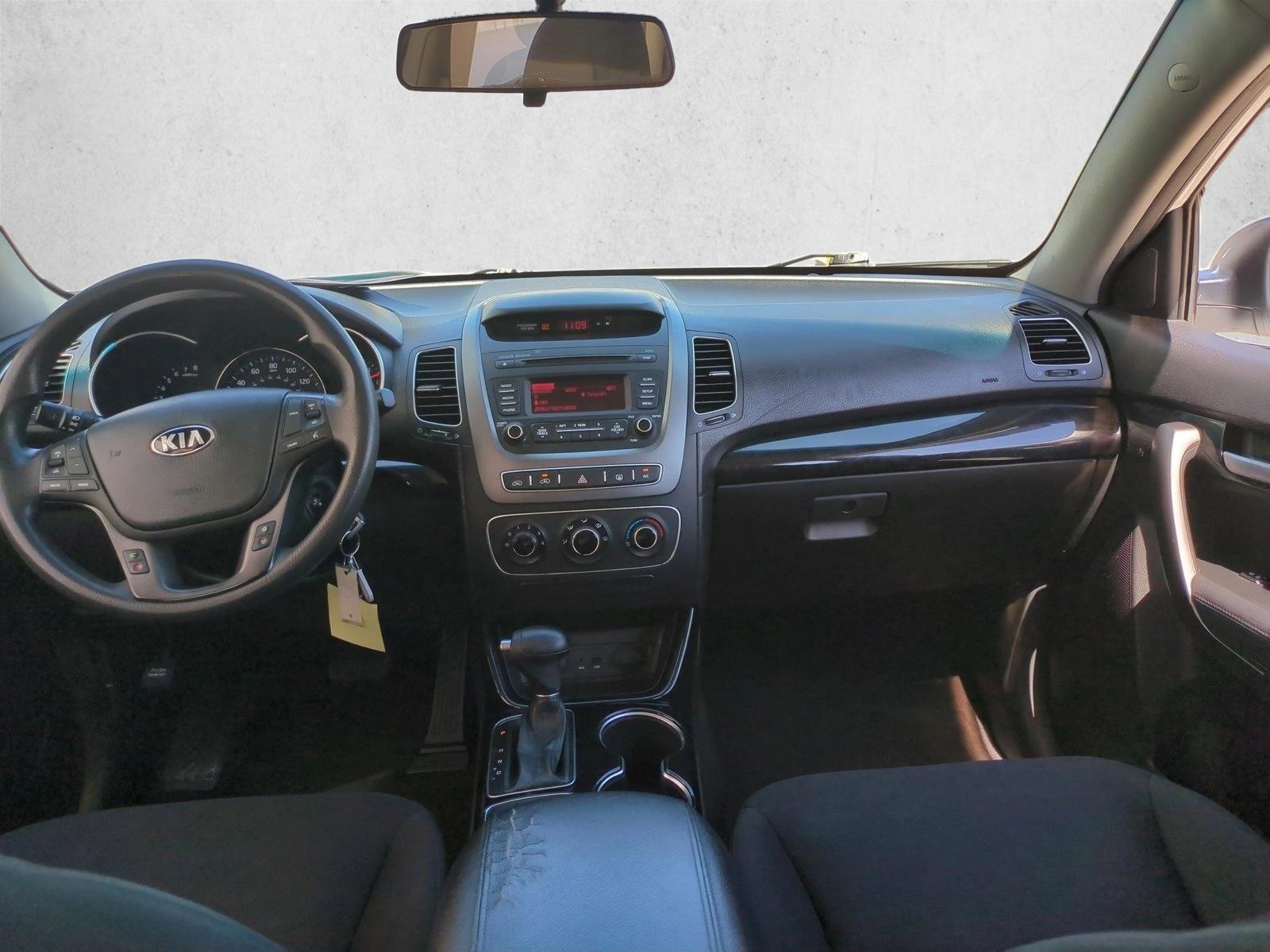 Used 2015 Snow White Pearl Kia LX image 15