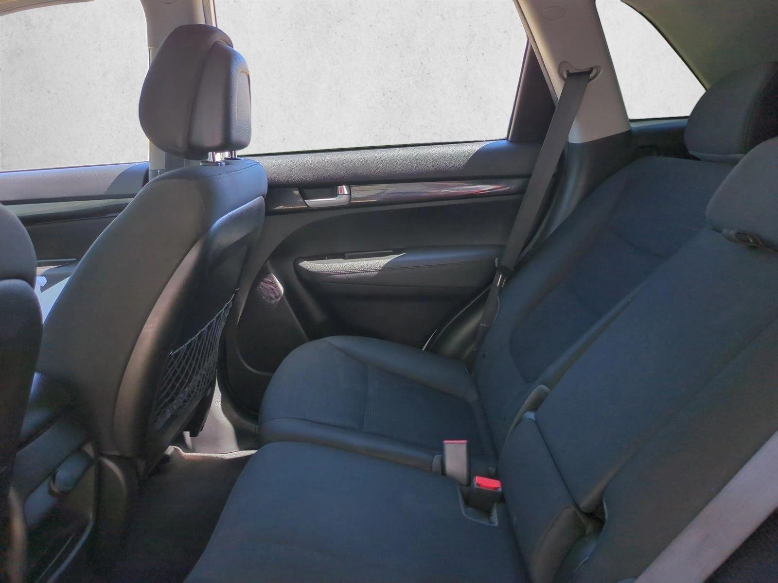 Used 2015 Snow White Pearl Kia LX image 16