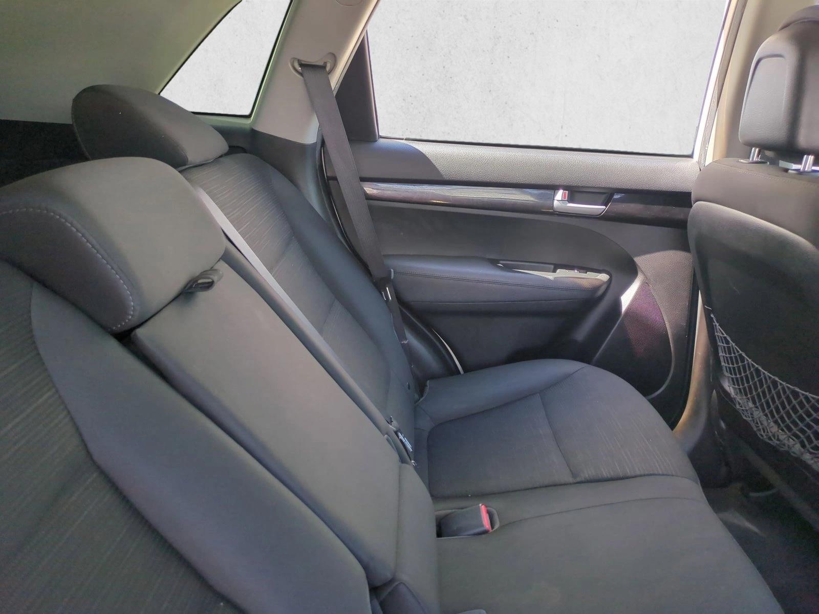 Used 2015 Snow White Pearl Kia LX image 17