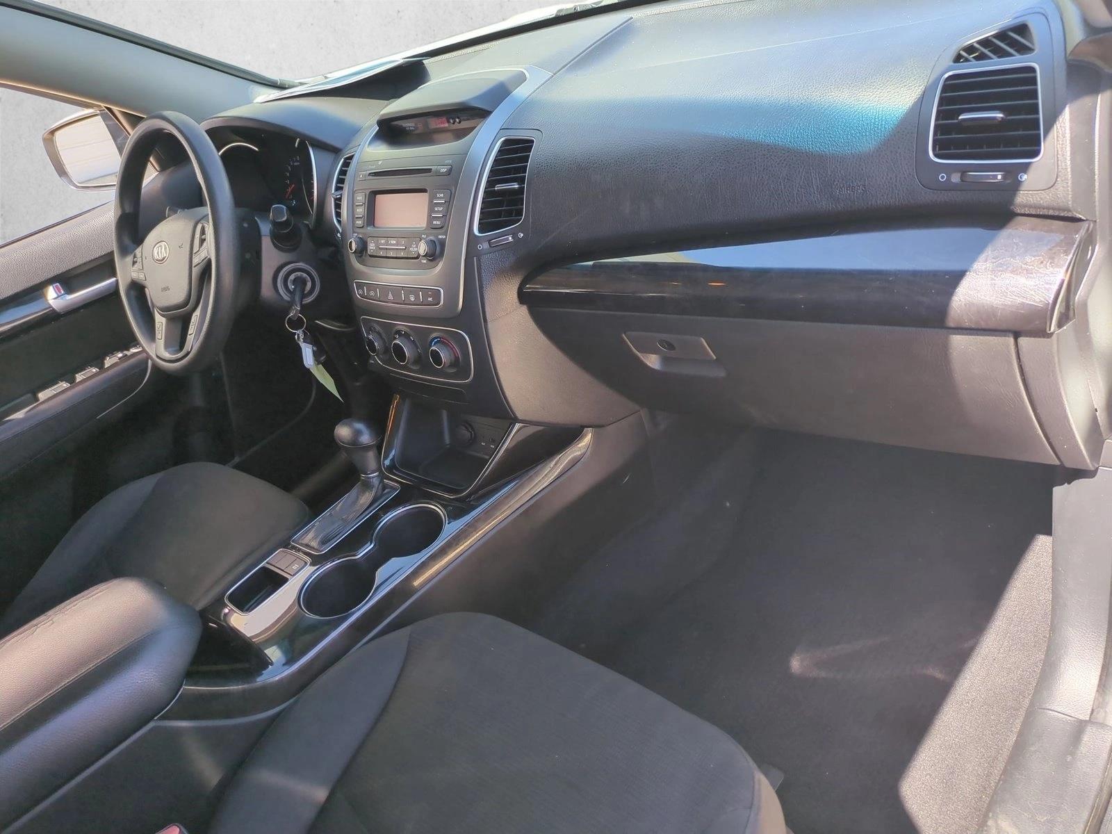 Used 2015 Snow White Pearl Kia LX image 19