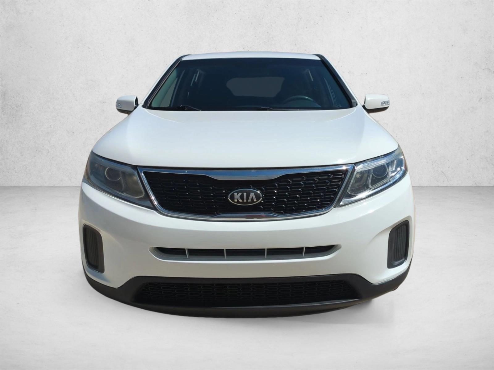 Used 2015 Snow White Pearl Kia LX image 2