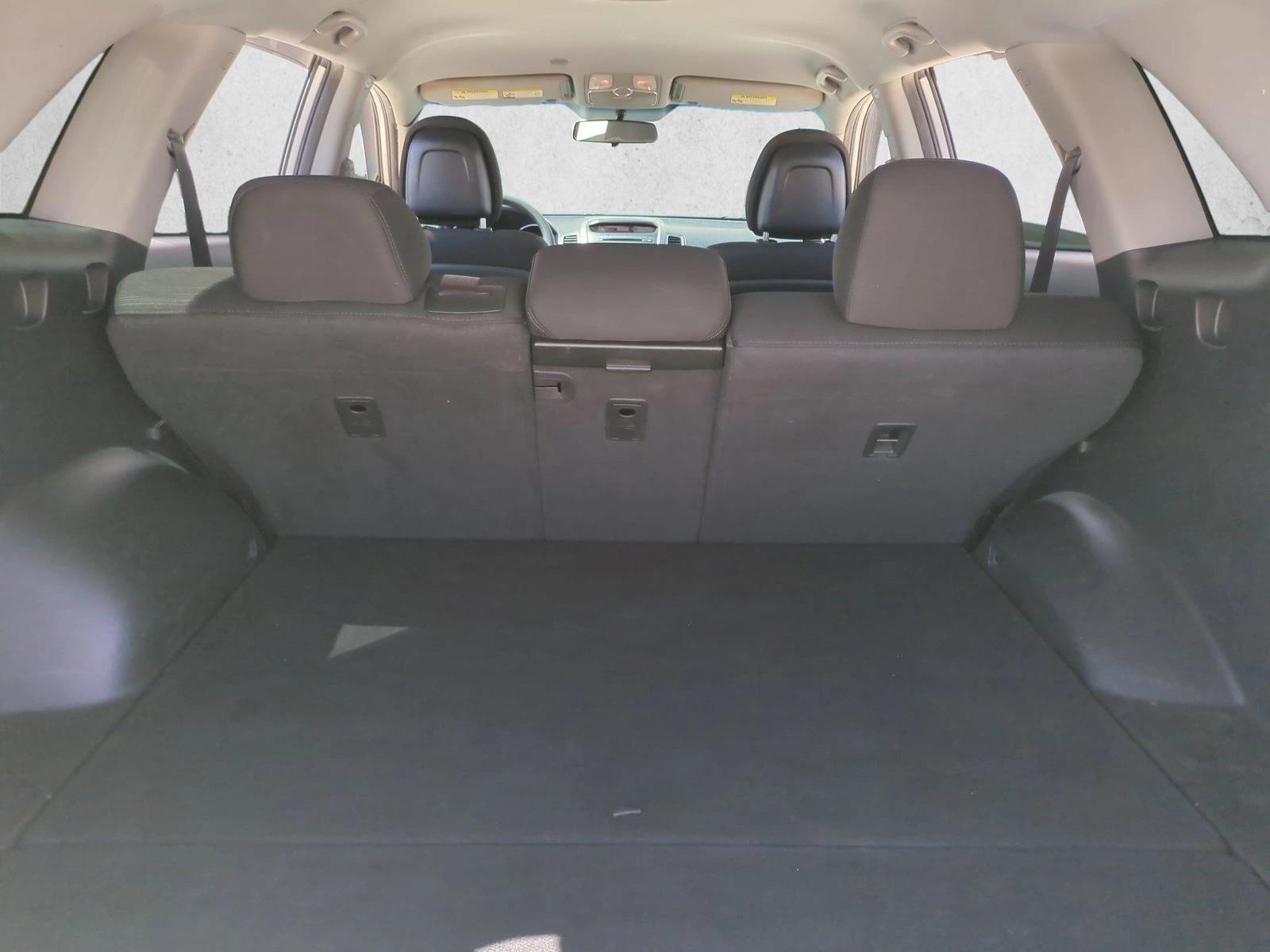 Used 2015 Snow White Pearl Kia LX image 6