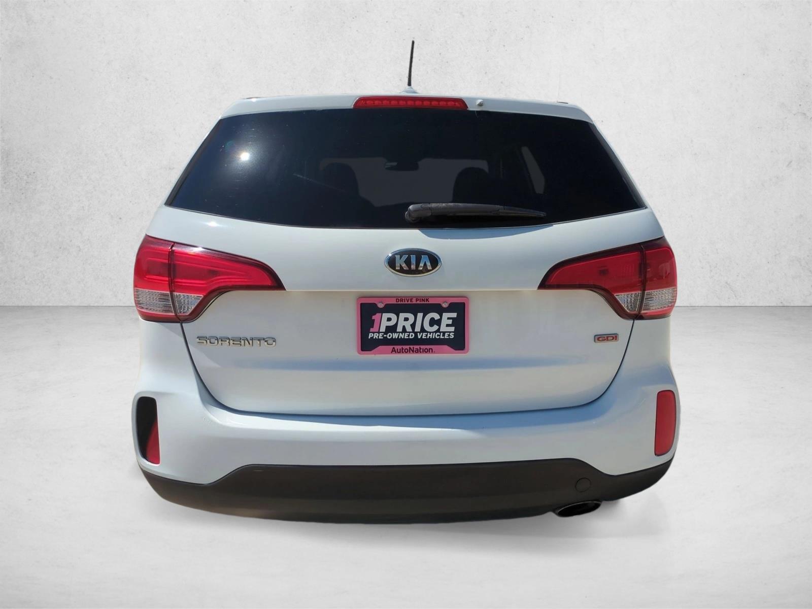 Used 2015 Snow White Pearl Kia LX image 7
