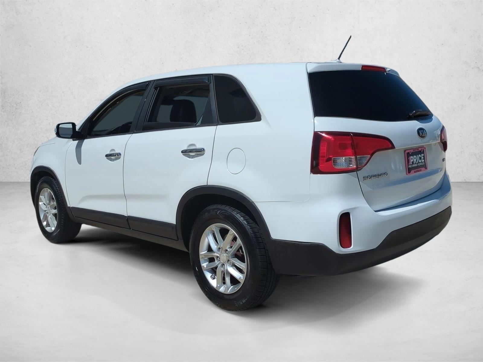 Used 2015 Snow White Pearl Kia LX image 8