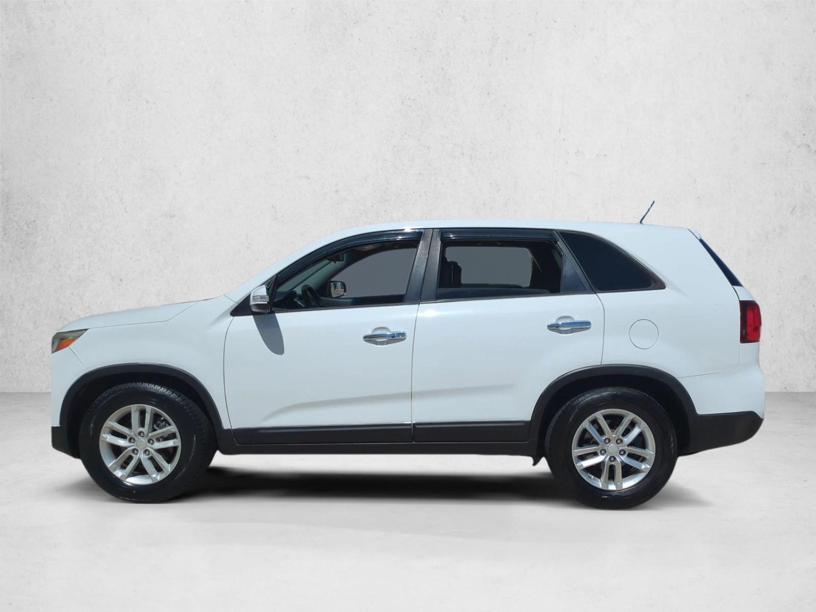 Used 2015 Snow White Pearl Kia LX image 9