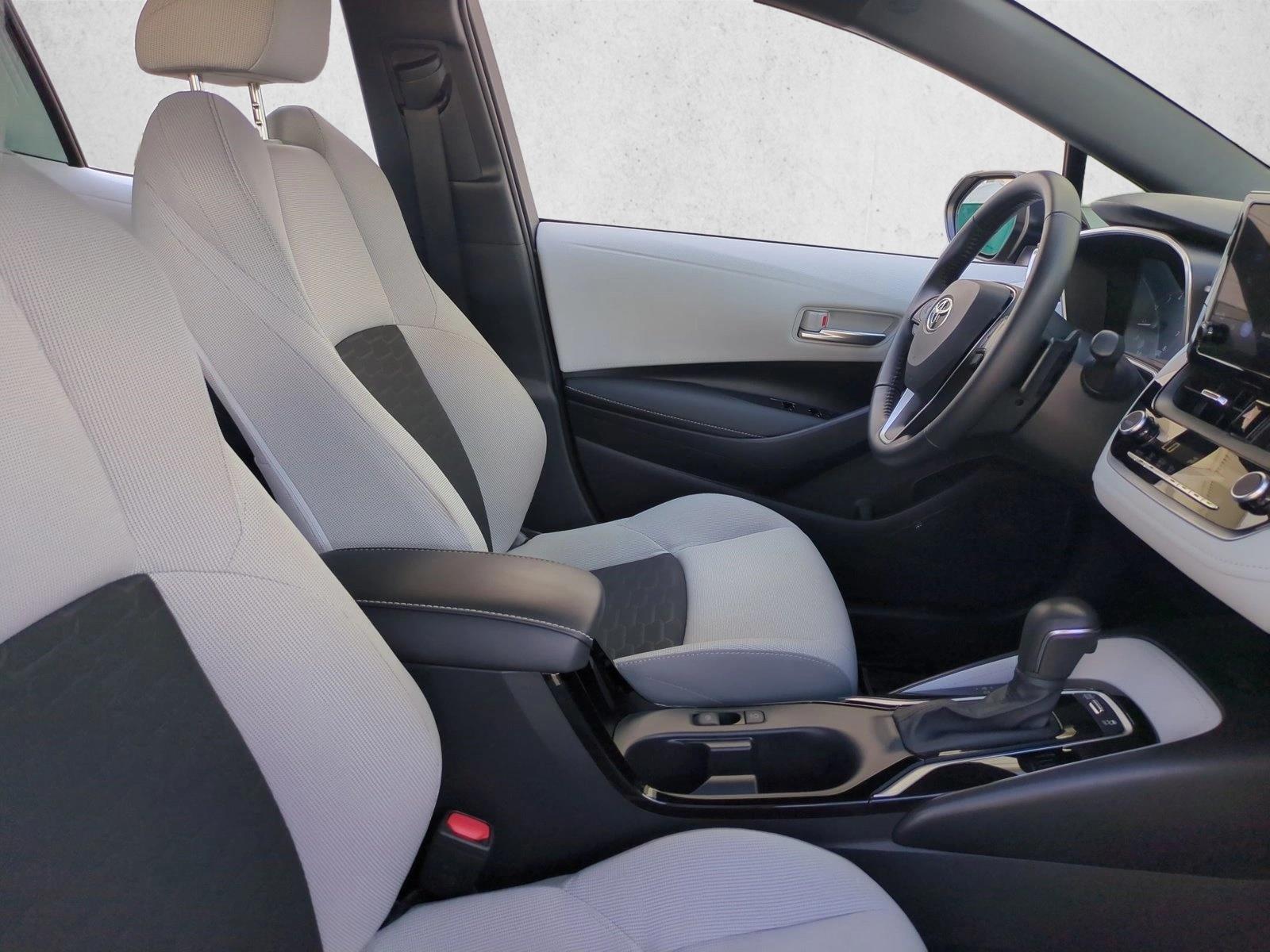 Used 2026 Magnetic w/Black Toyota SE image 19