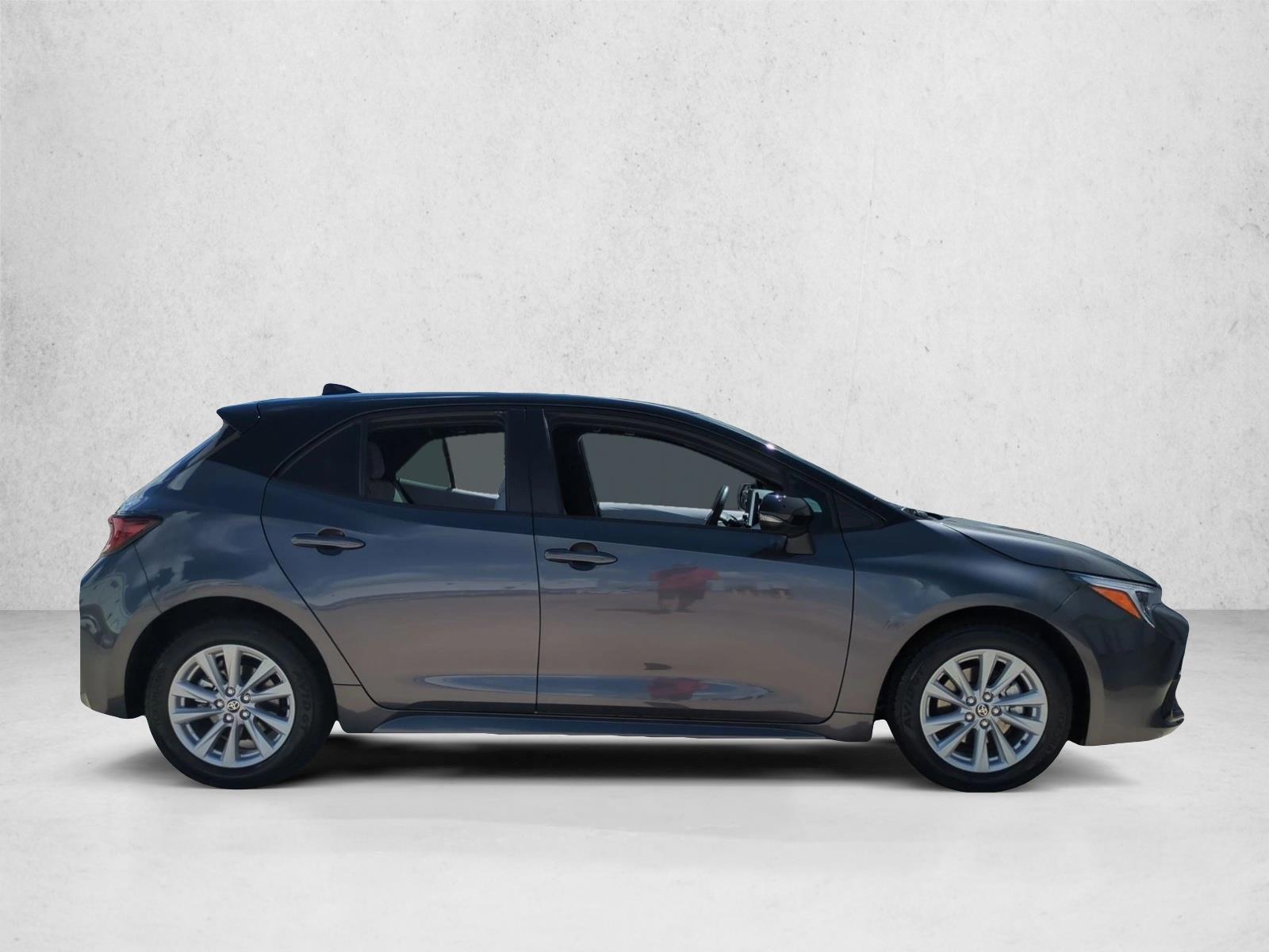 Used 2026 Magnetic w/Black Toyota SE image 4