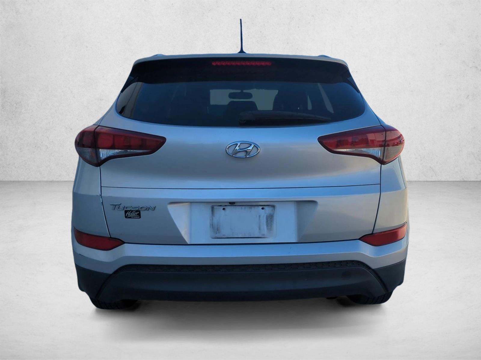 Used 2017 Molten Silver Hyundai SE image 6