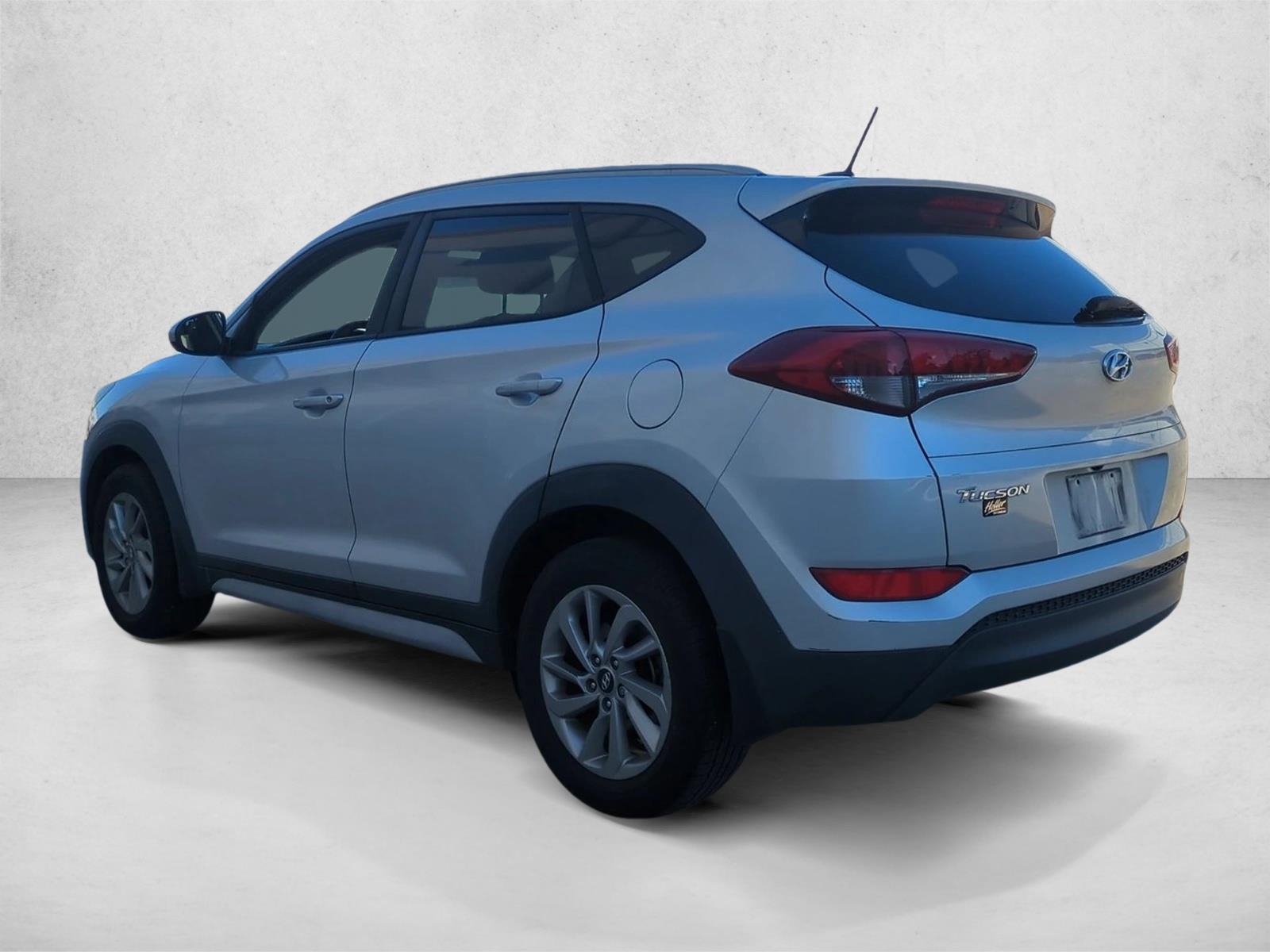 Used 2017 Molten Silver Hyundai SE image 7