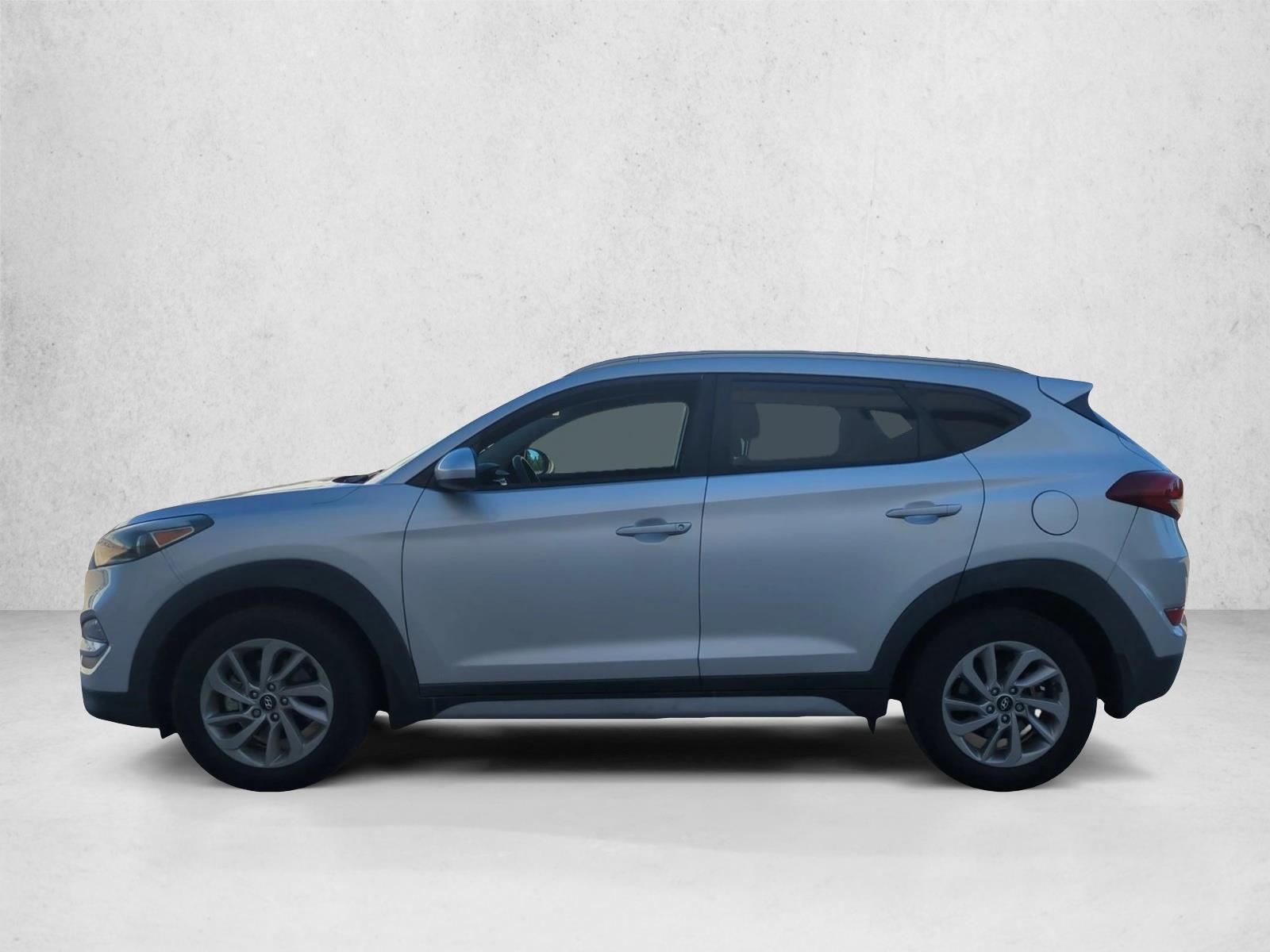 Used 2017 Molten Silver Hyundai SE image 8