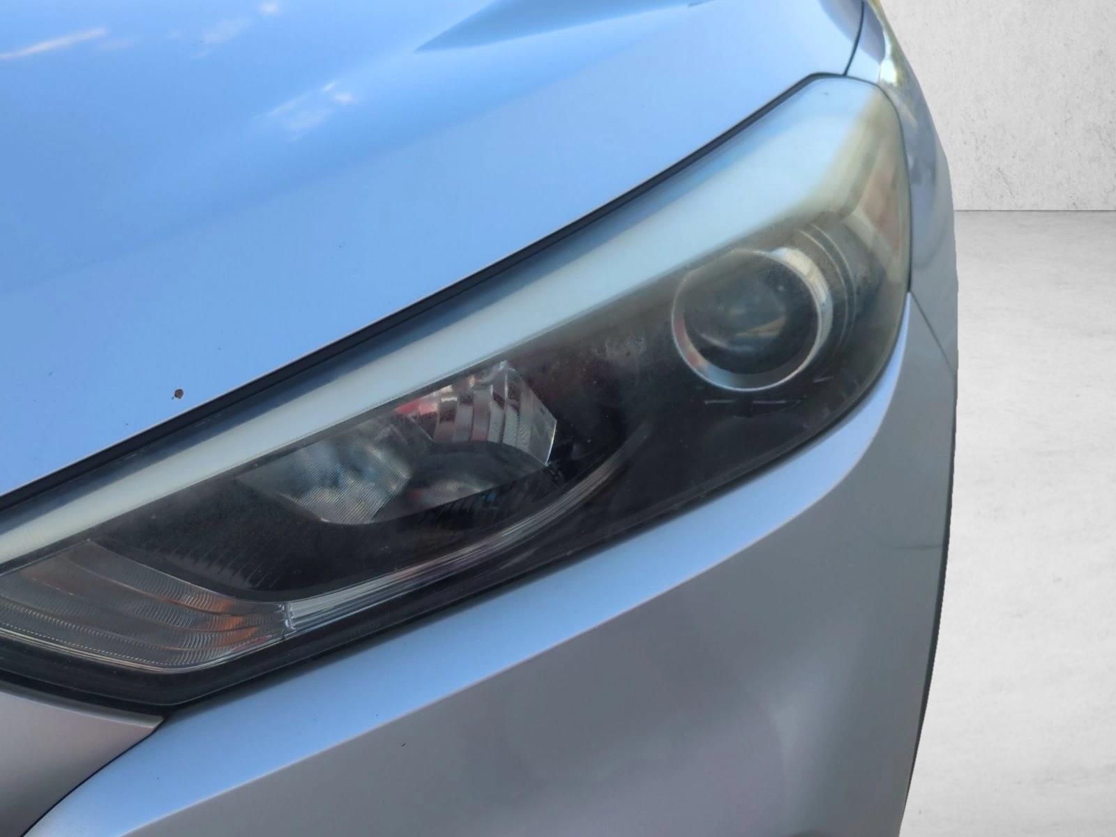 Used 2017 Molten Silver Hyundai SE image 9