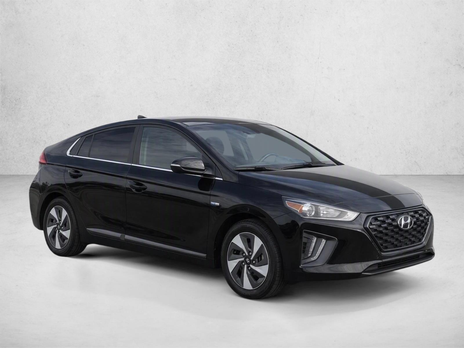 Used 2017 Black Noir Pearl Hyundai SEL image 3