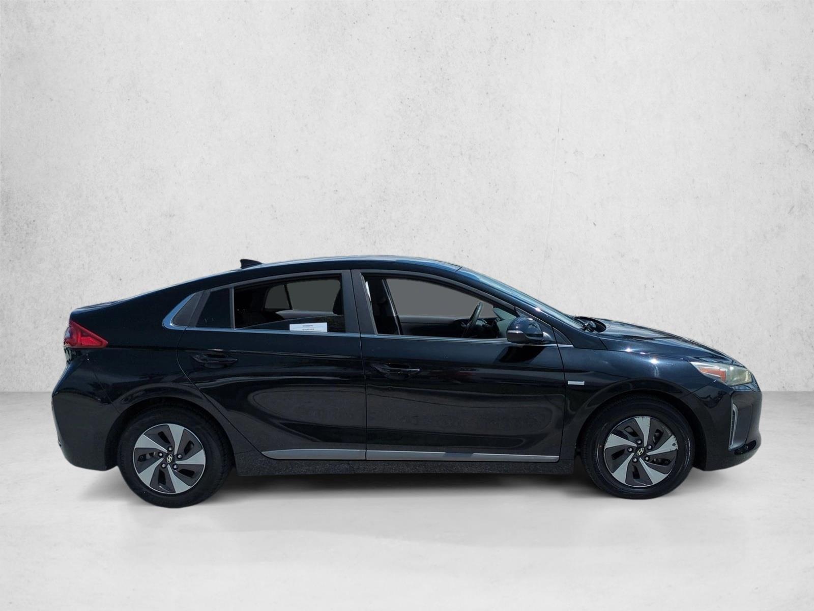 Used 2017 Black Noir Pearl Hyundai SEL image 4