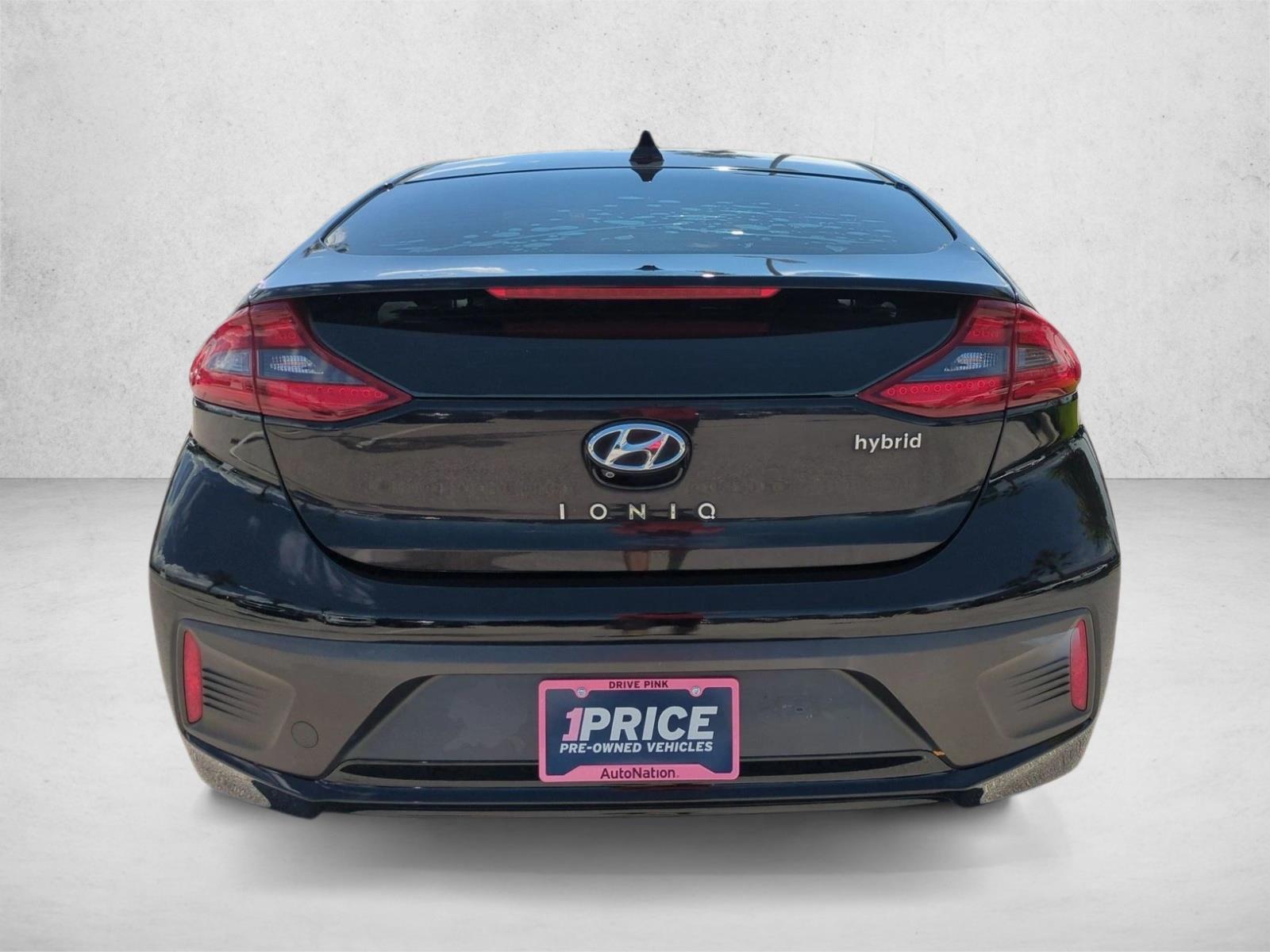 Used 2017 Black Noir Pearl Hyundai SEL image 7