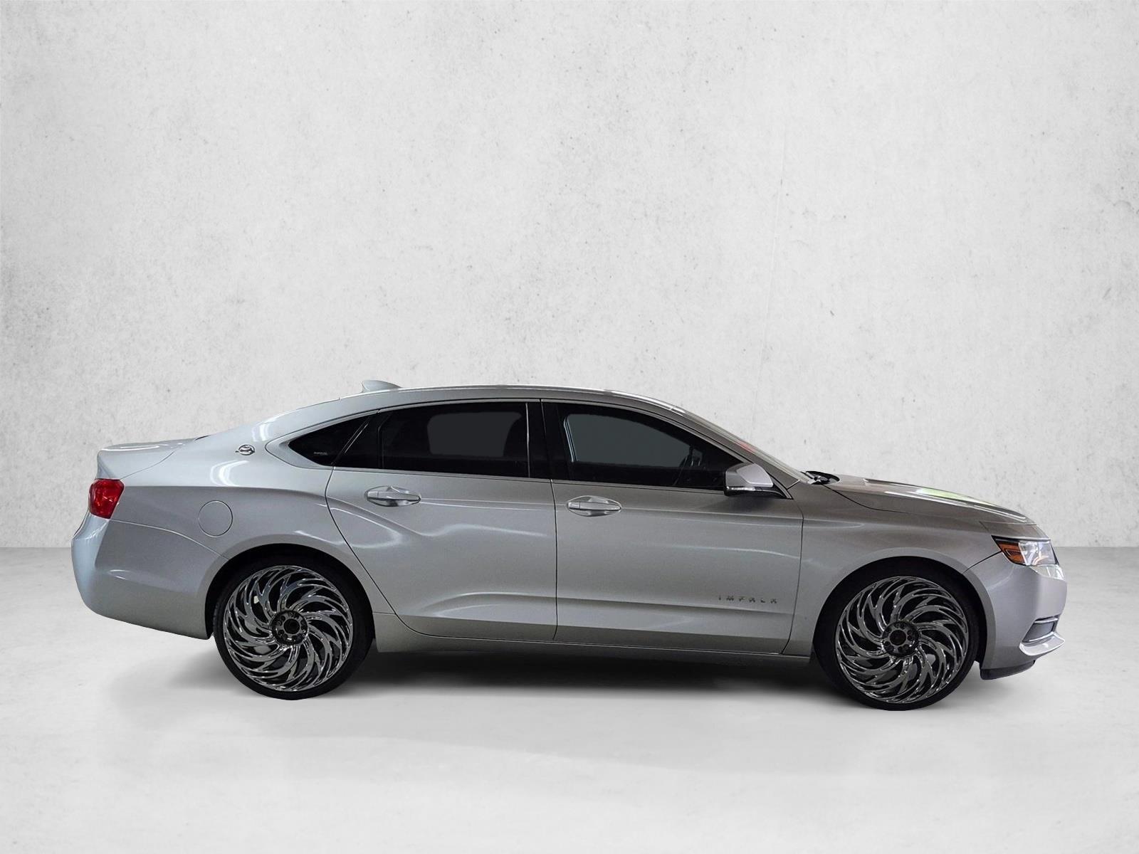 Used 2017 Silver Ice Metallic Chevrolet LT image 4