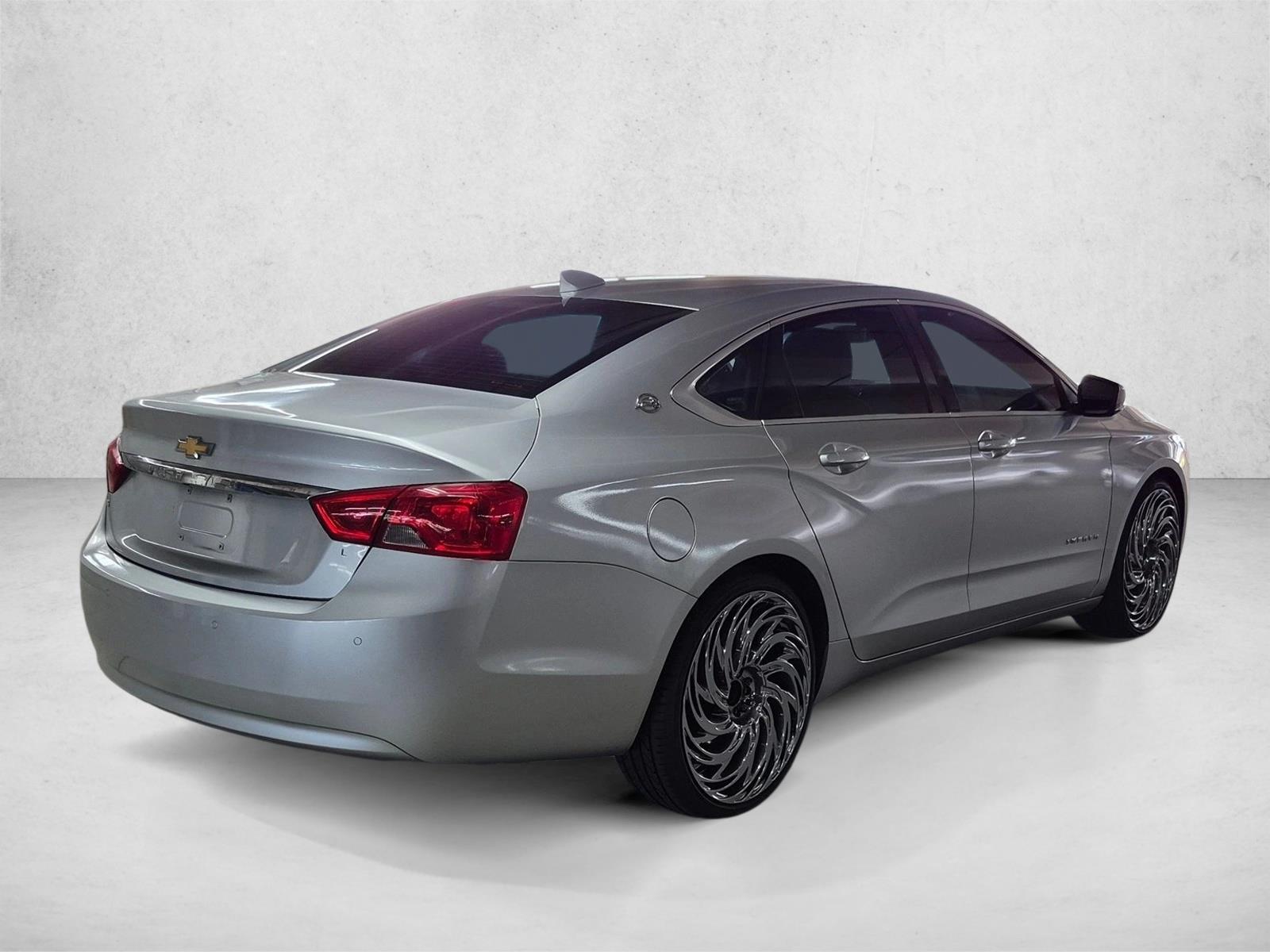 Used 2017 Silver Ice Metallic Chevrolet LT image 5